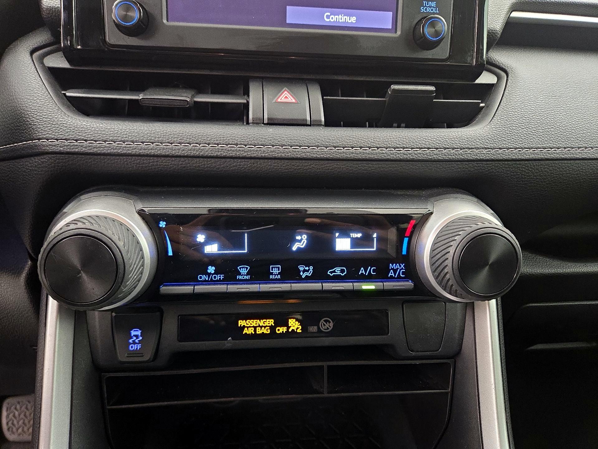 Thumbnail: 2019 Toyota RAV4 - 16