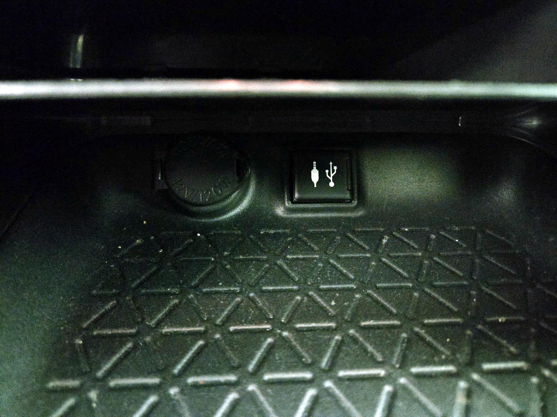 Thumbnail: 2019 Toyota RAV4 - 18