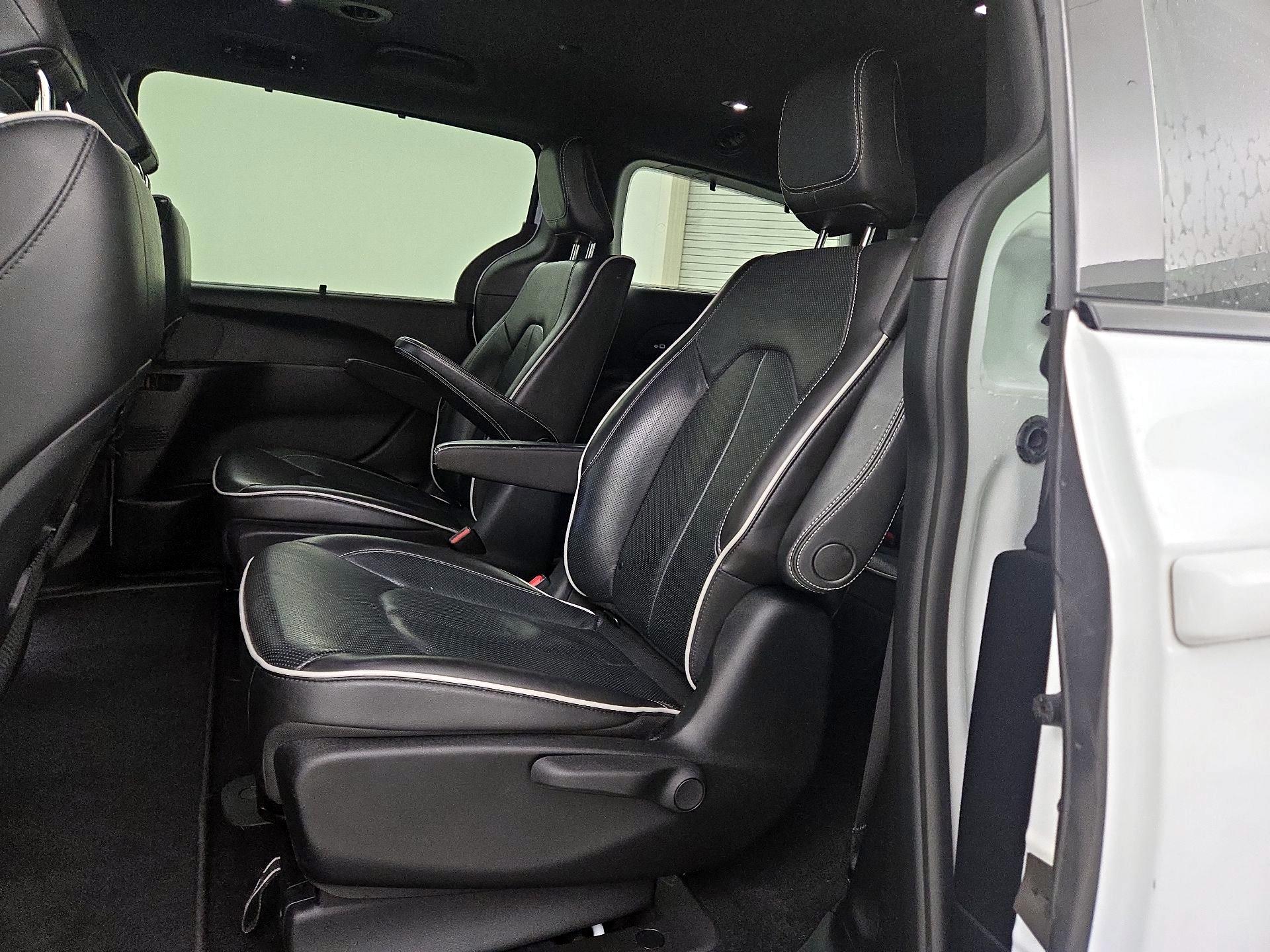 Thumbnail: 2021 Chrysler Pacifica - 20