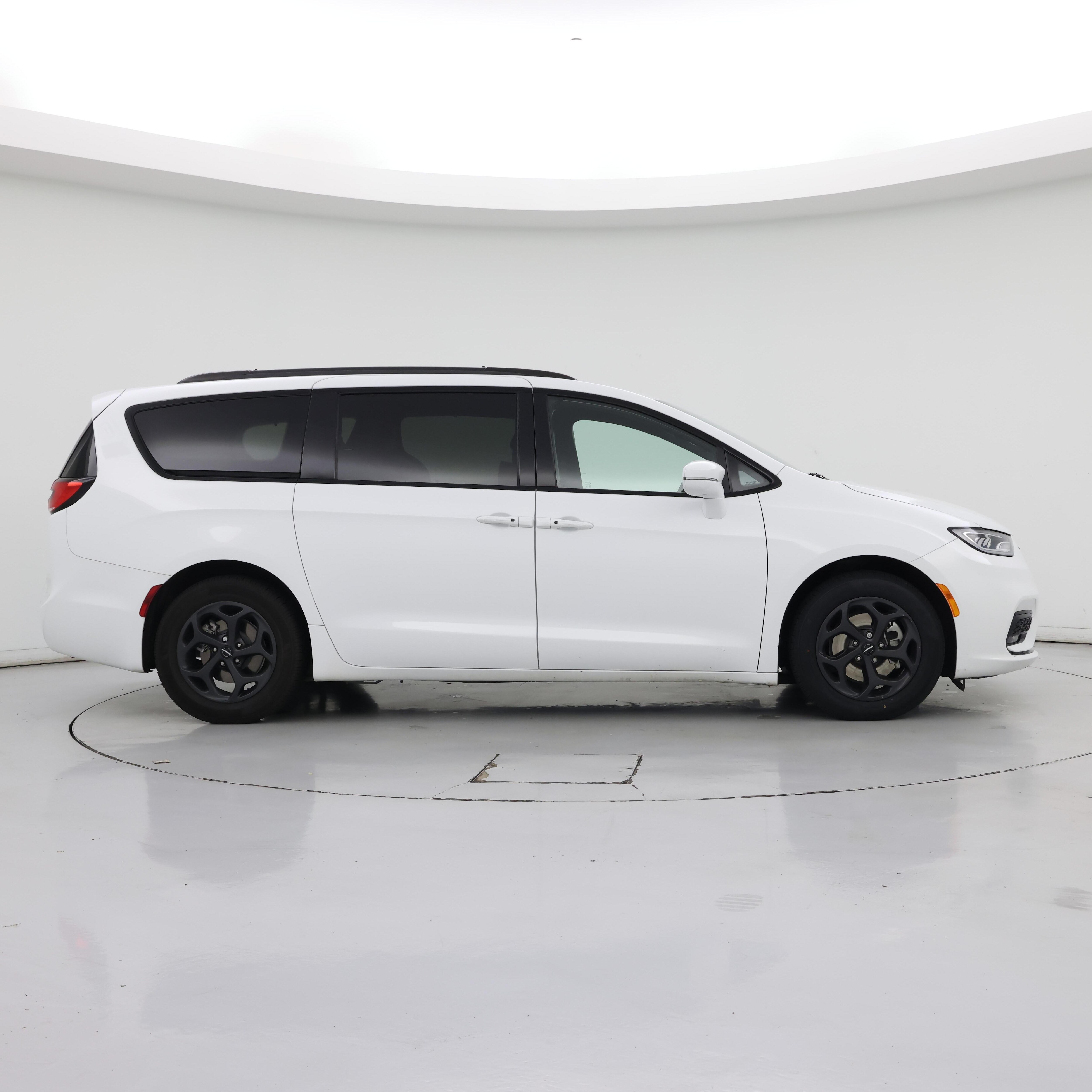 Thumbnail: 2021 Chrysler Pacifica - 7