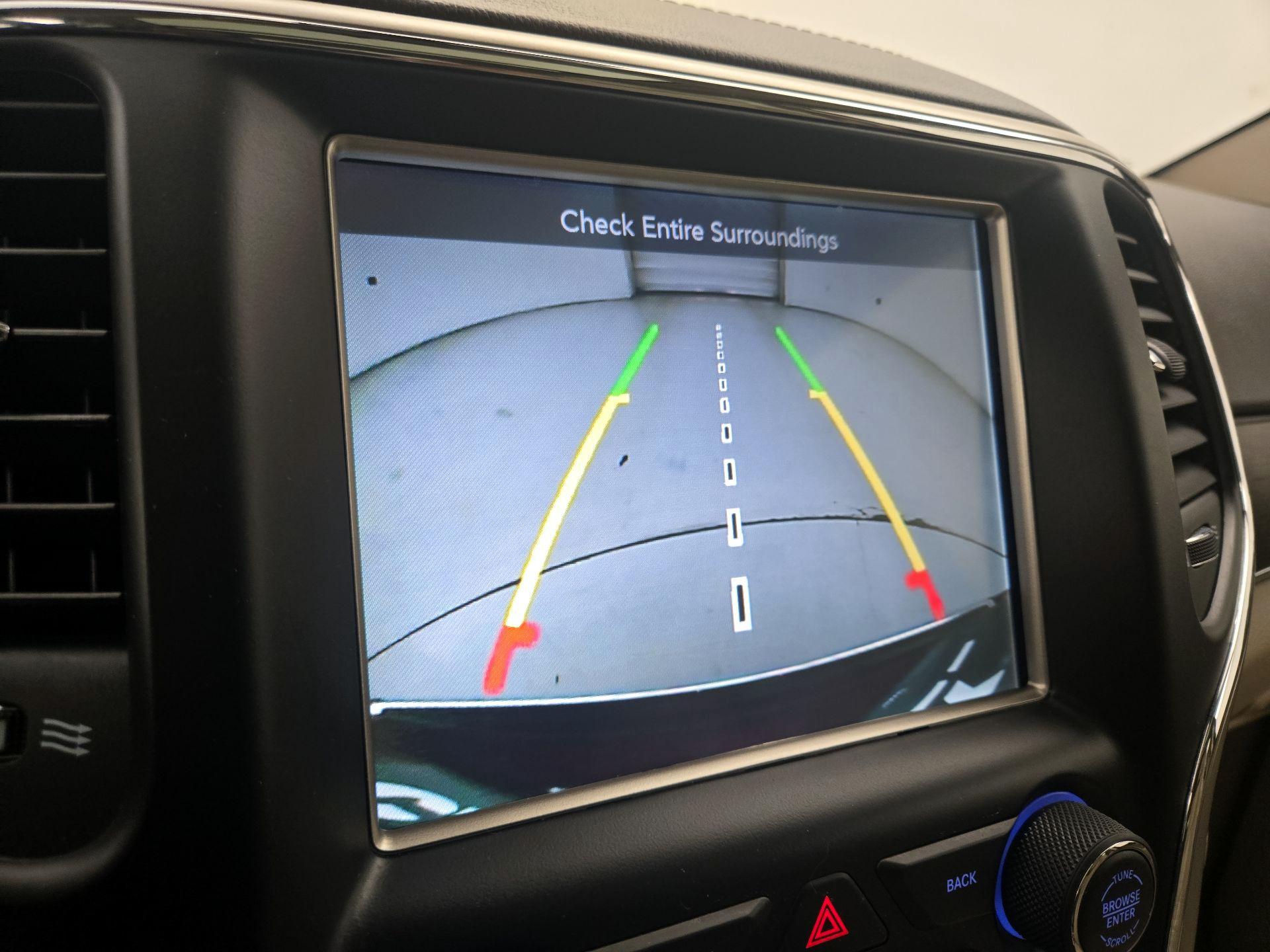 Thumbnail: 2017 Jeep Grand Cherokee - 15