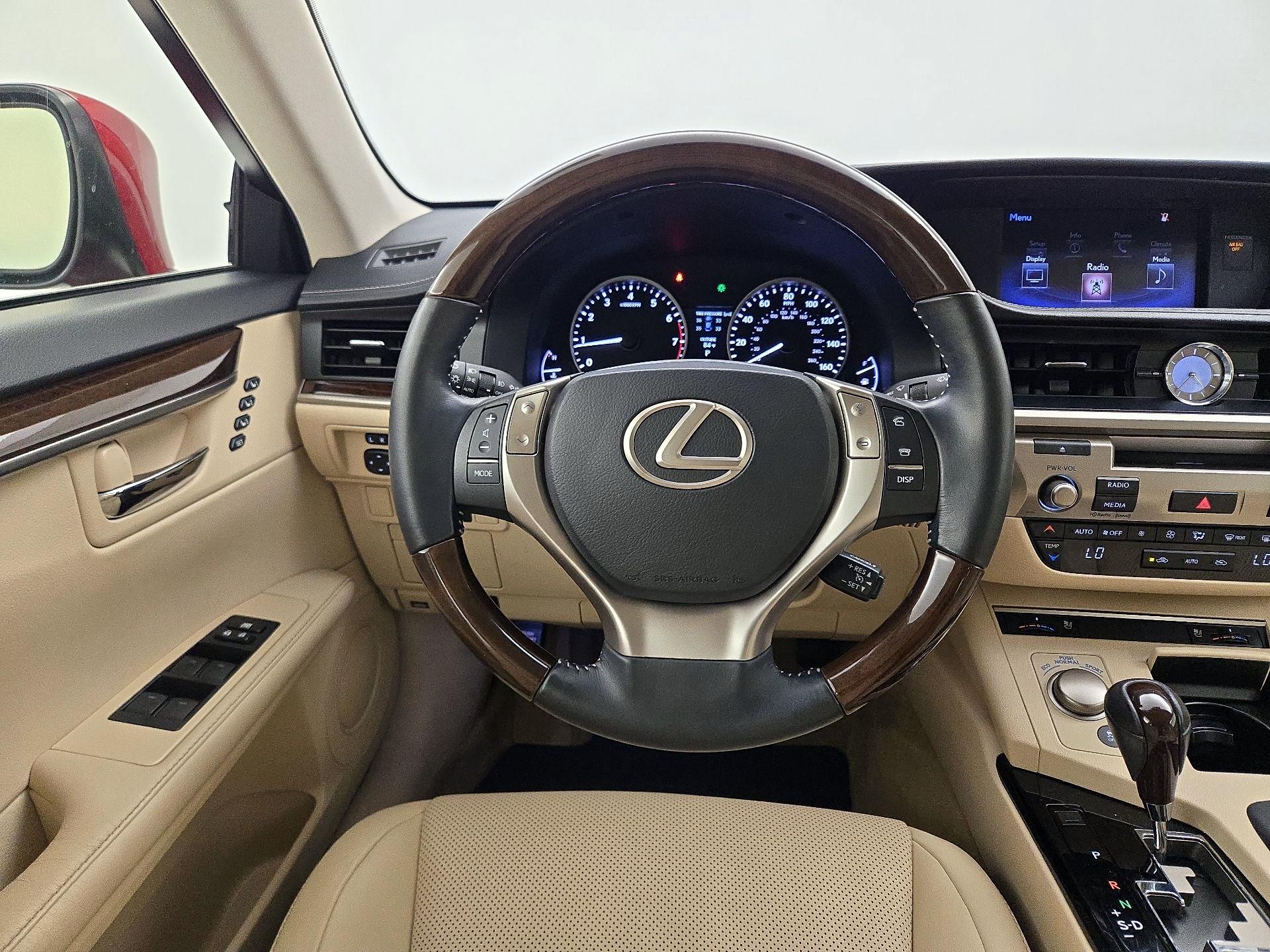 Thumbnail: 2015 Lexus ES - 10