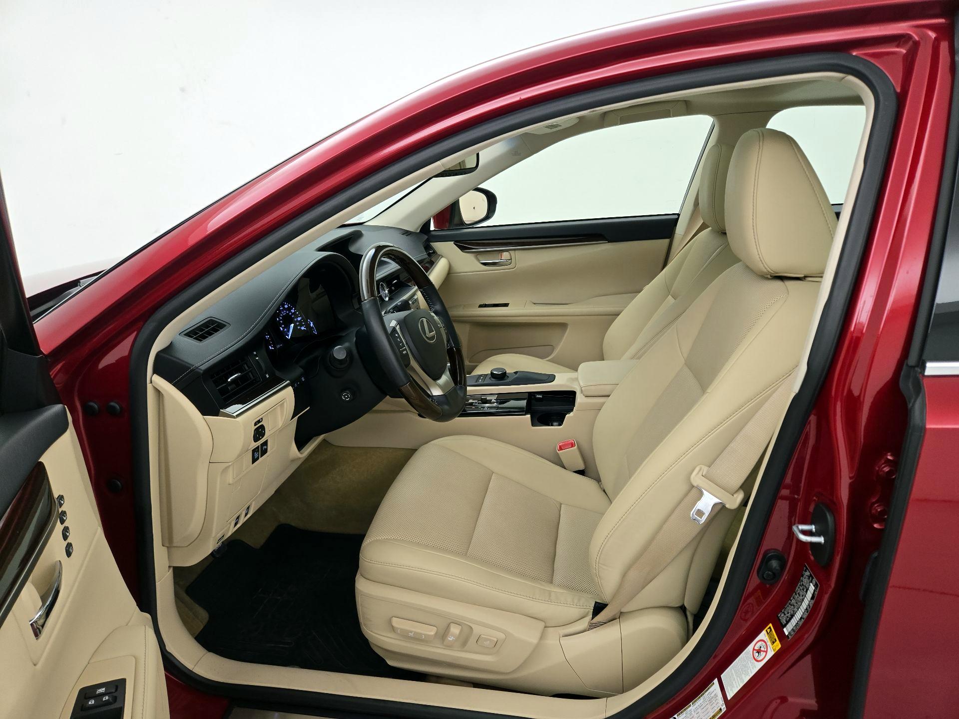 Thumbnail: 2015 Lexus ES - 11