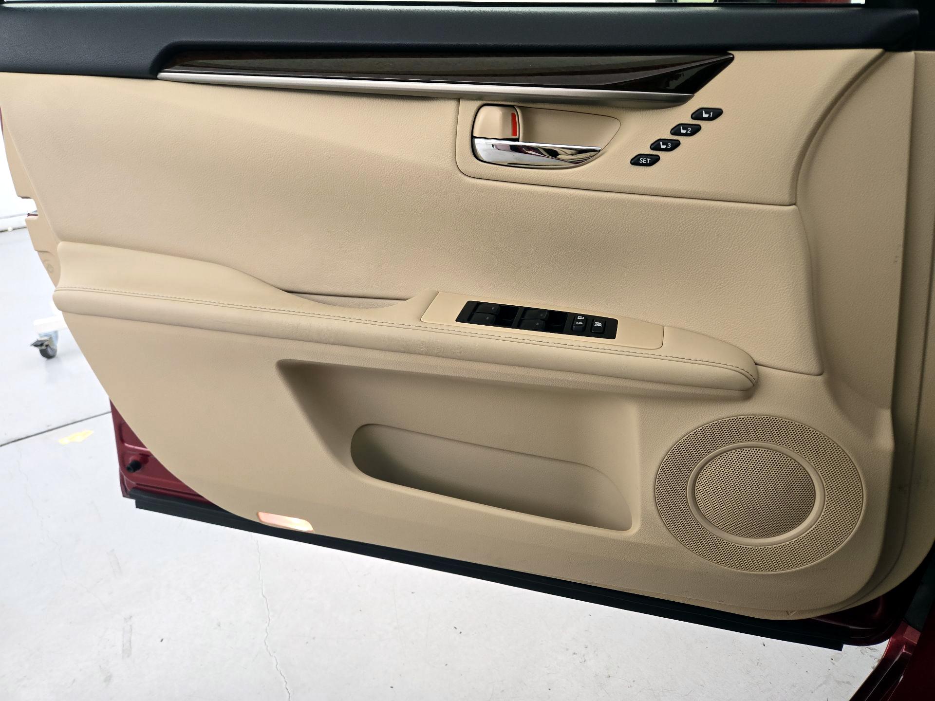 Thumbnail: 2015 Lexus ES - 12