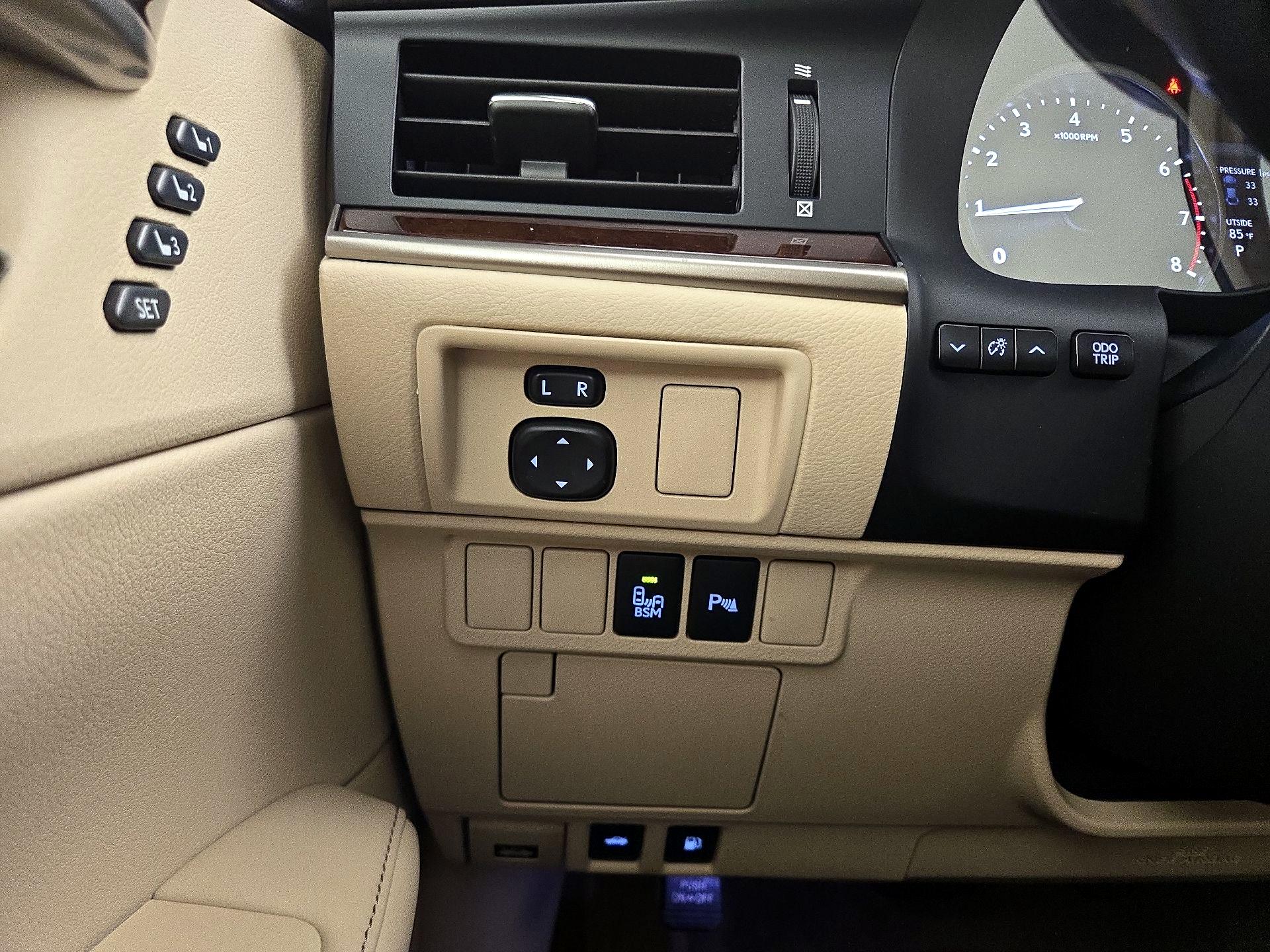 Thumbnail: 2015 Lexus ES - 13