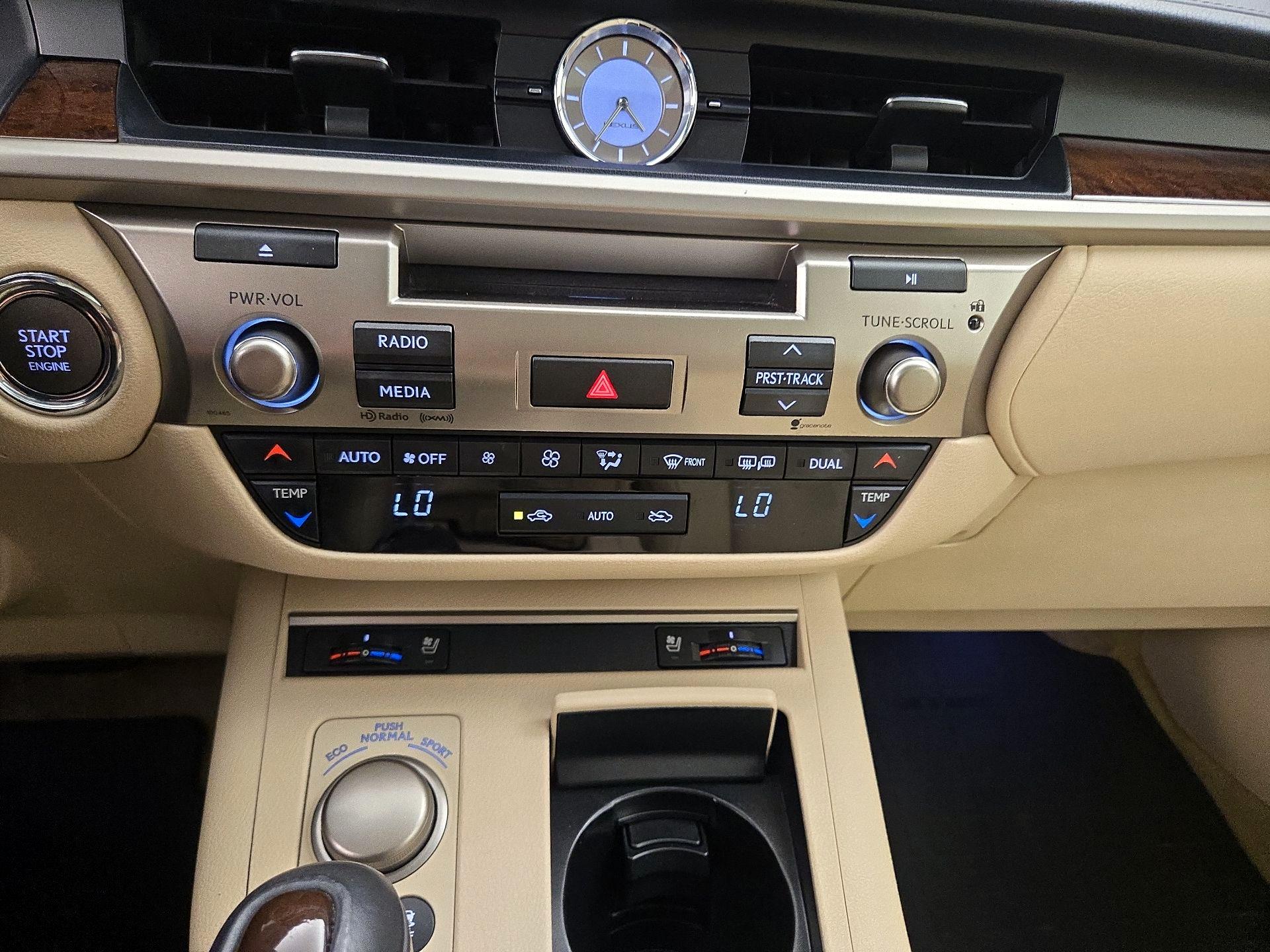 Thumbnail: 2015 Lexus ES - 16