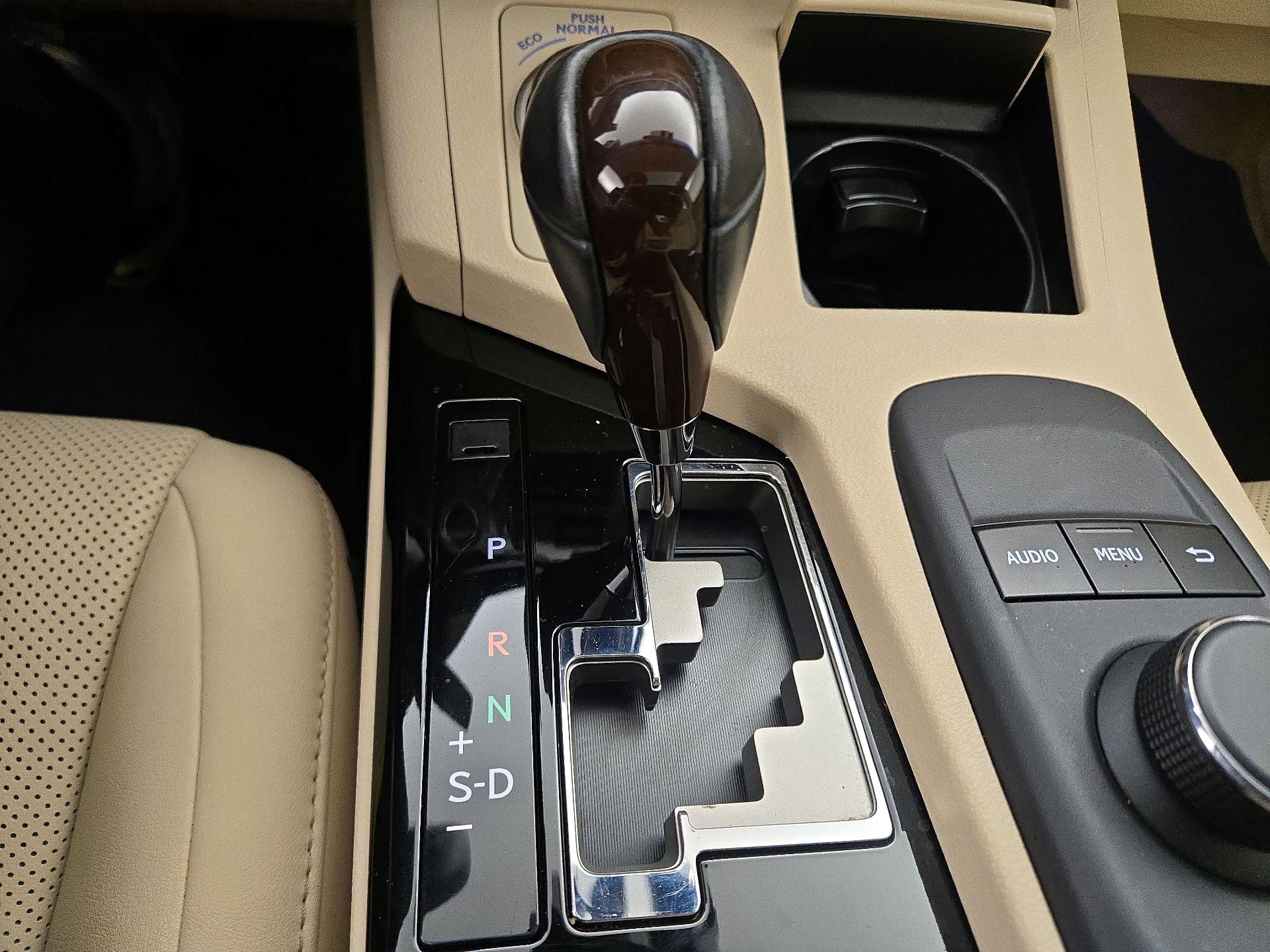 Thumbnail: 2015 Lexus ES - 17