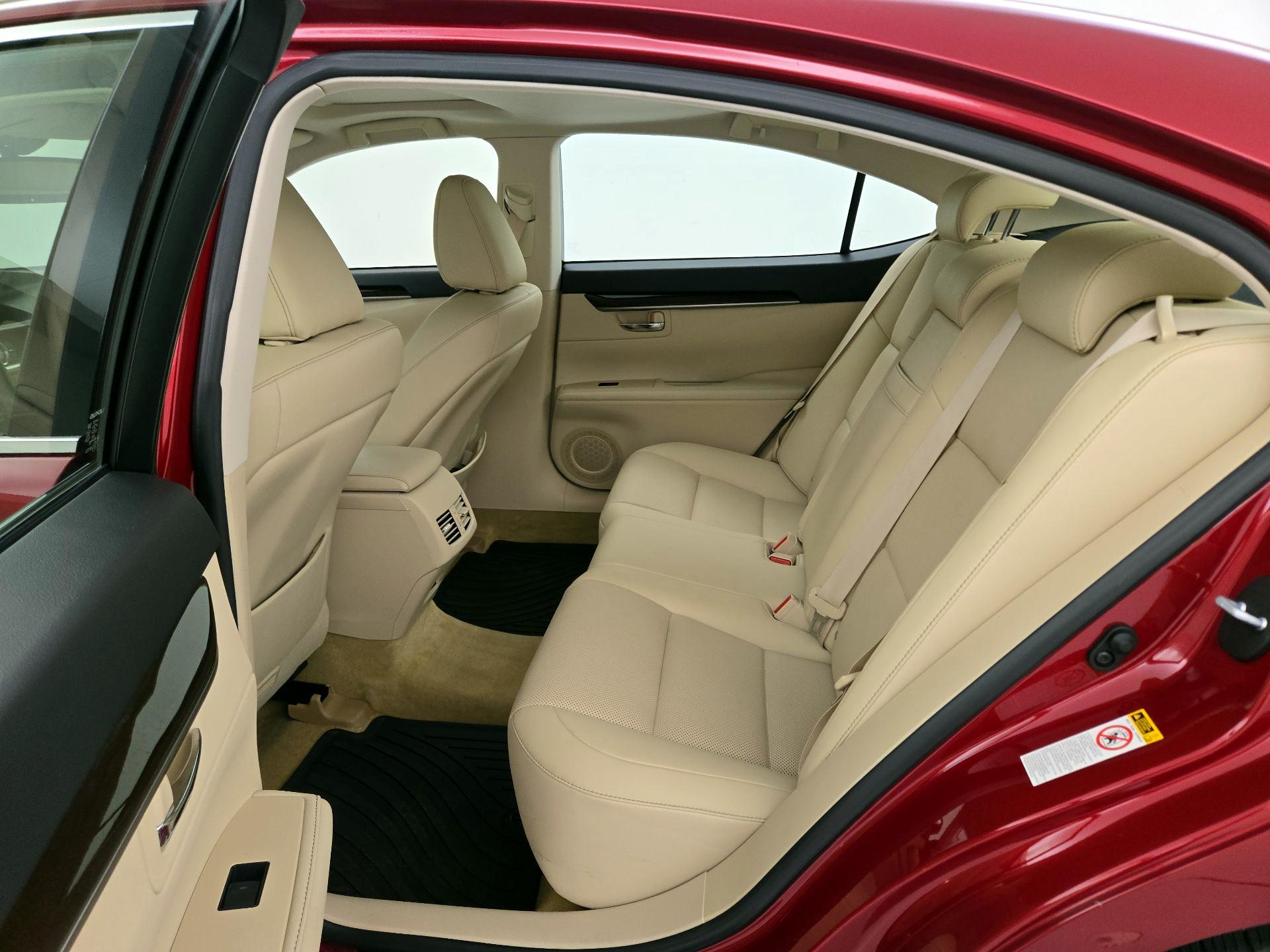 Thumbnail: 2015 Lexus ES - 19