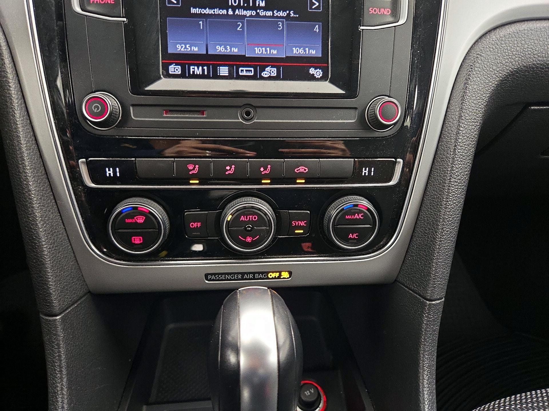 Thumbnail: 2017 Volkswagen Passat - 16