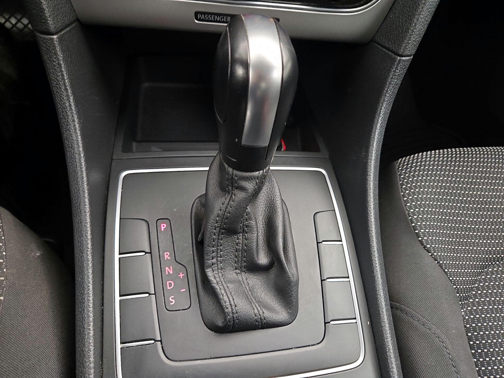 Thumbnail: 2017 Volkswagen Passat - 17