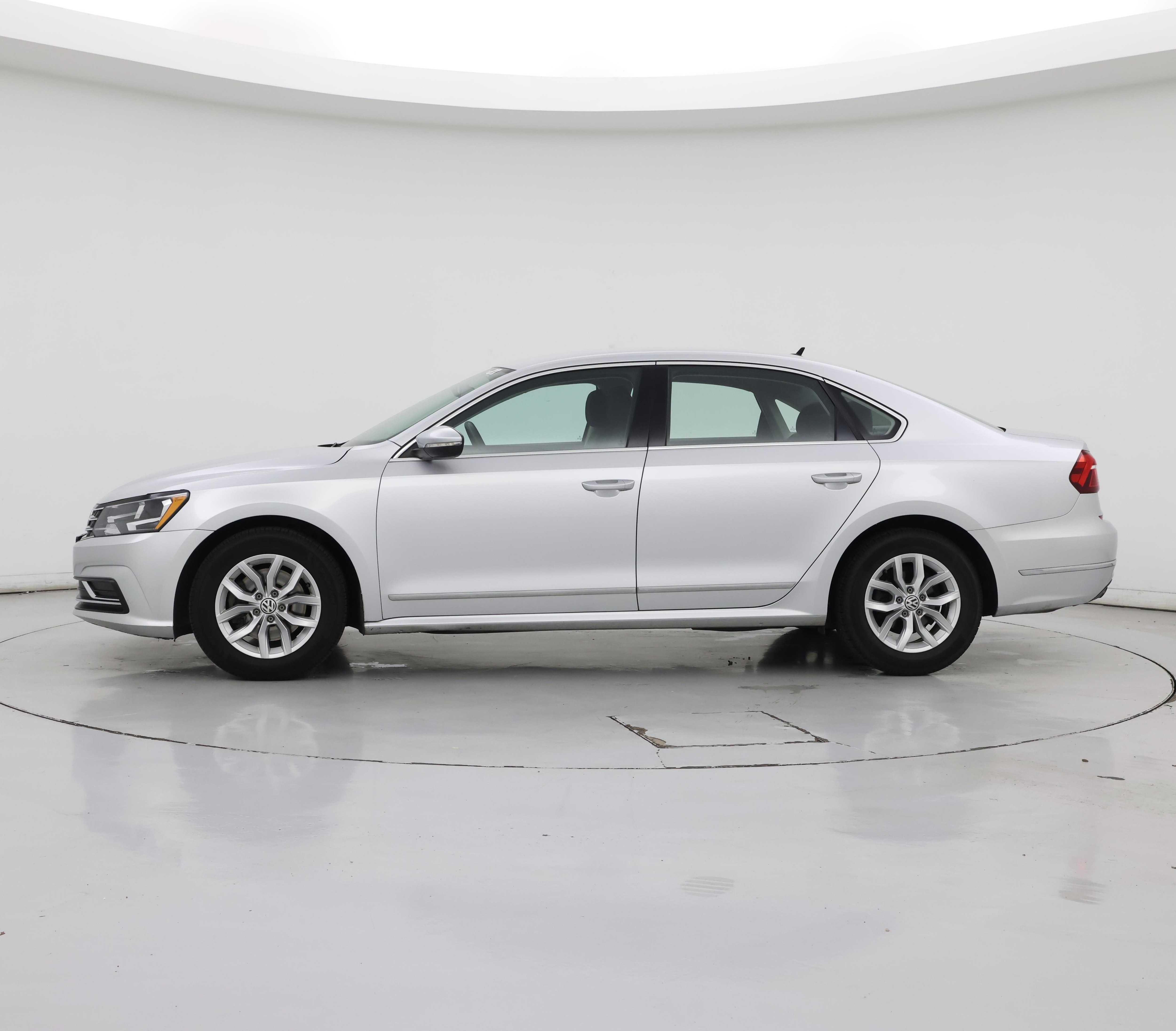 Thumbnail: 2017 Volkswagen Passat - 3