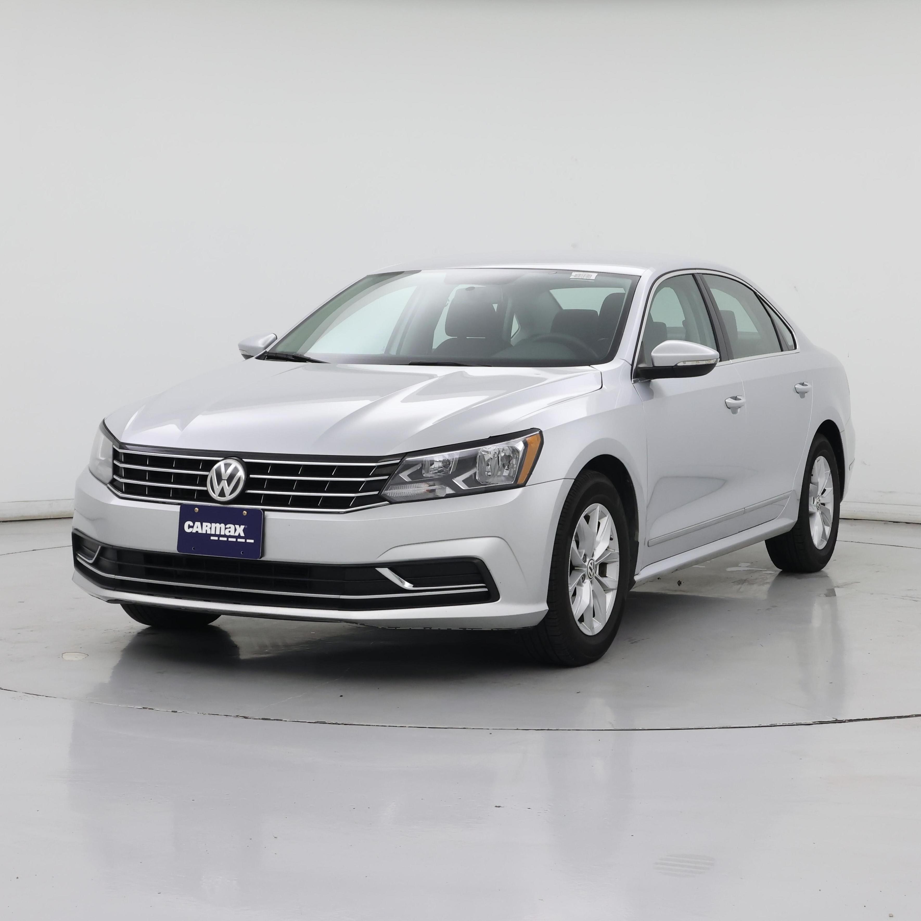 Thumbnail: 2017 Volkswagen Passat - 4