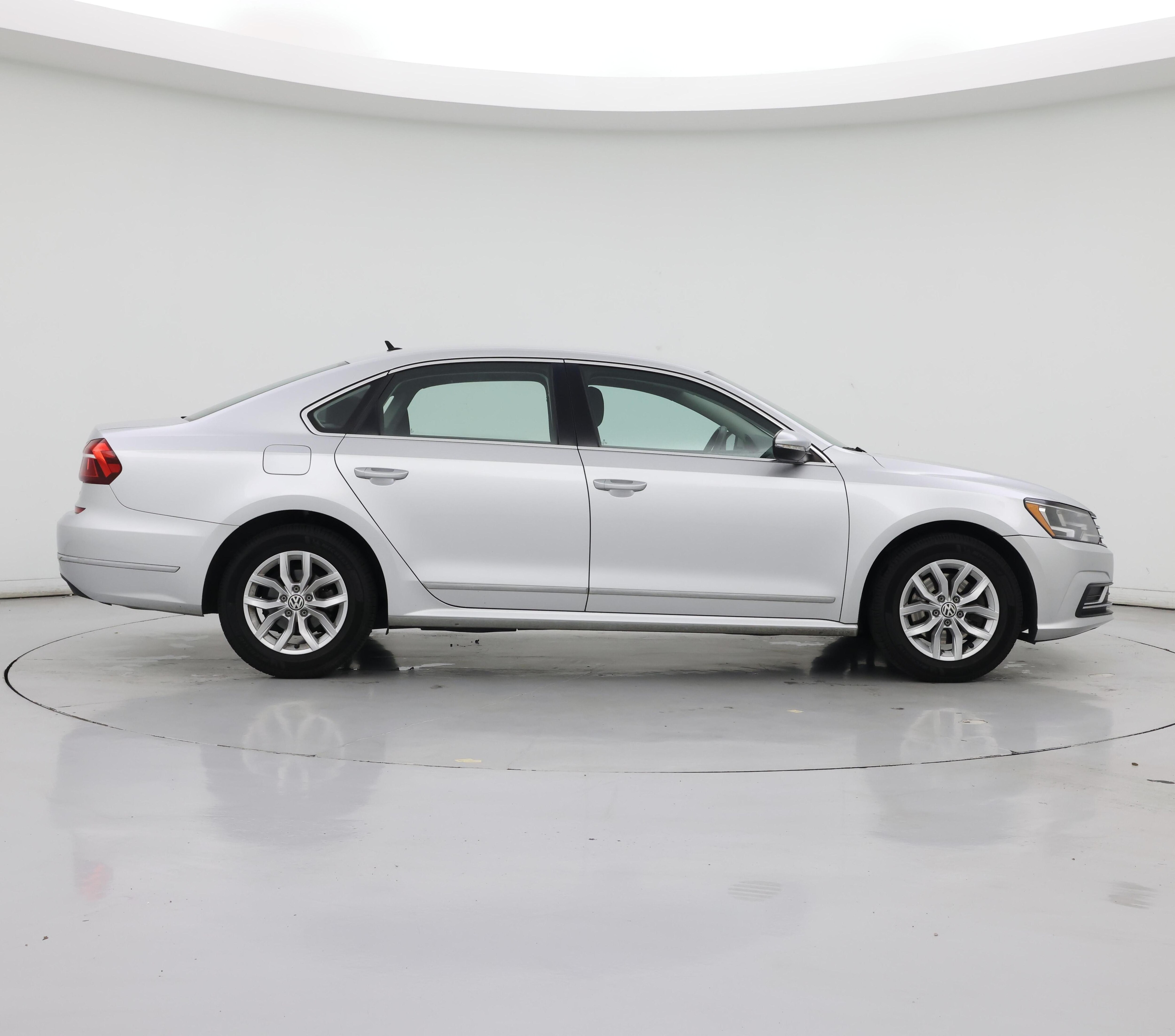 Thumbnail: 2017 Volkswagen Passat - 7