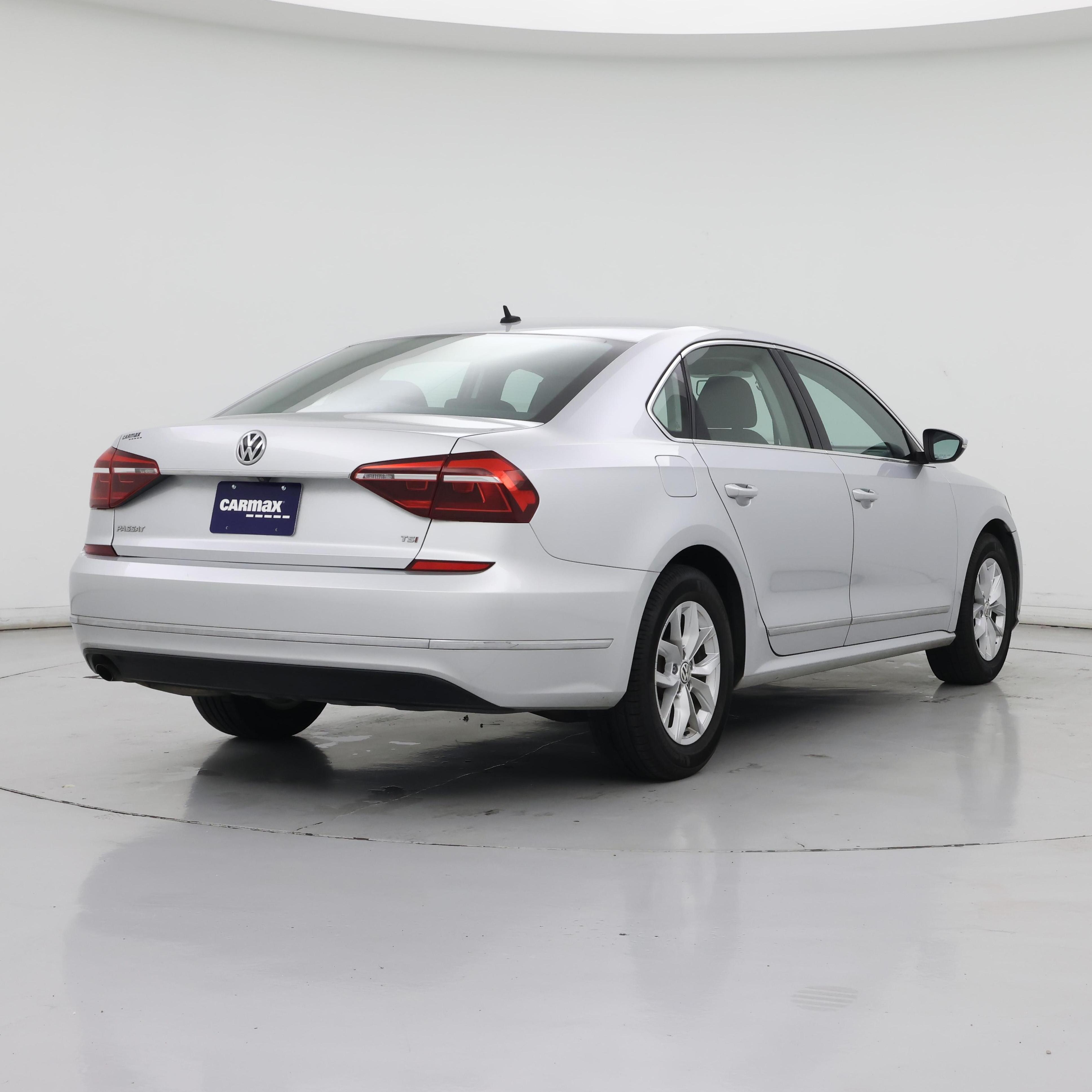 Thumbnail: 2017 Volkswagen Passat - 8