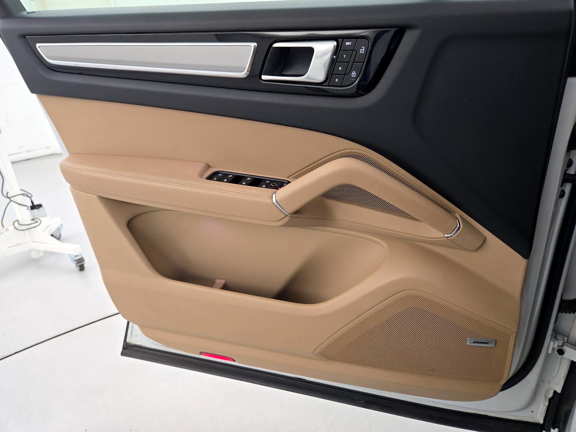 Thumbnail: 2023 Porsche Cayenne - 12