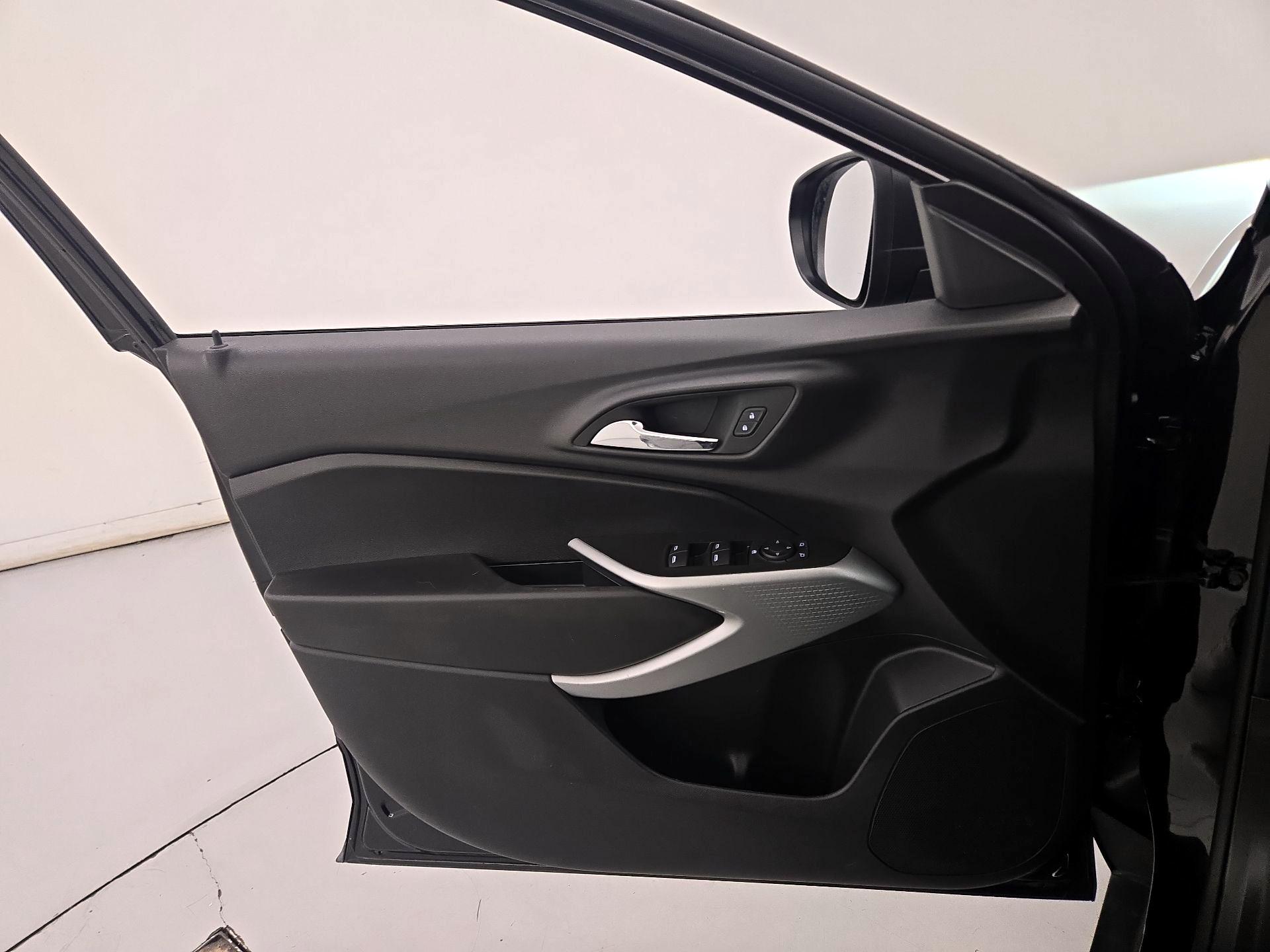 Thumbnail: 2025 Chevrolet Trax - 12