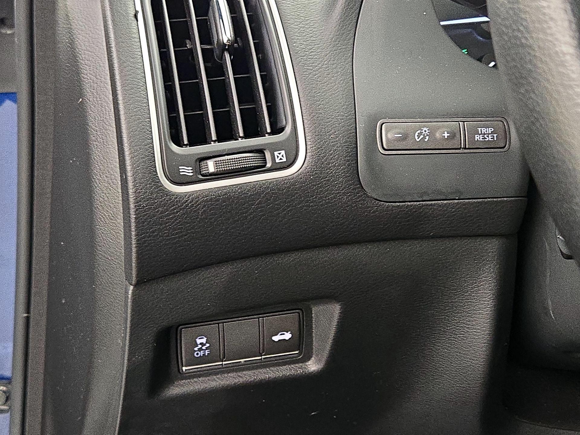 Thumbnail: 2017 INFINITI Q60 - 13