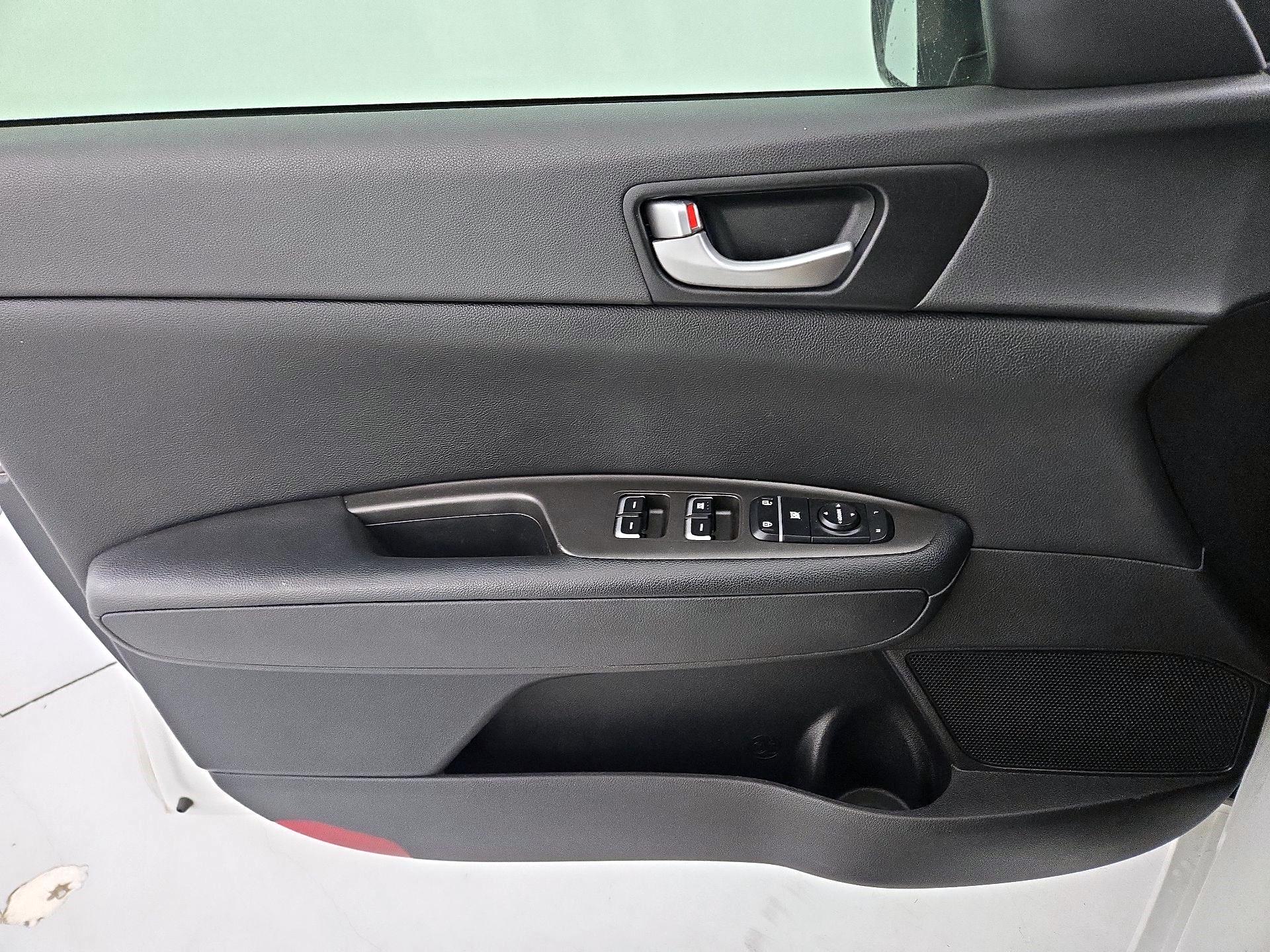 Thumbnail: 2016 Kia Optima - 12