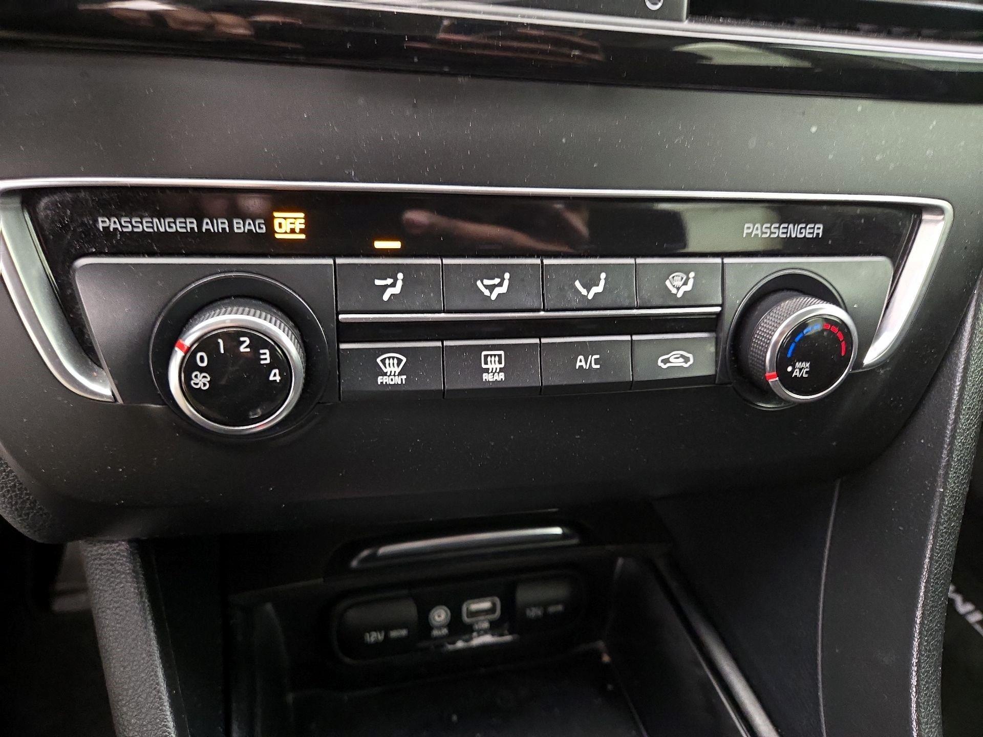 Thumbnail: 2016 Kia Optima - 16