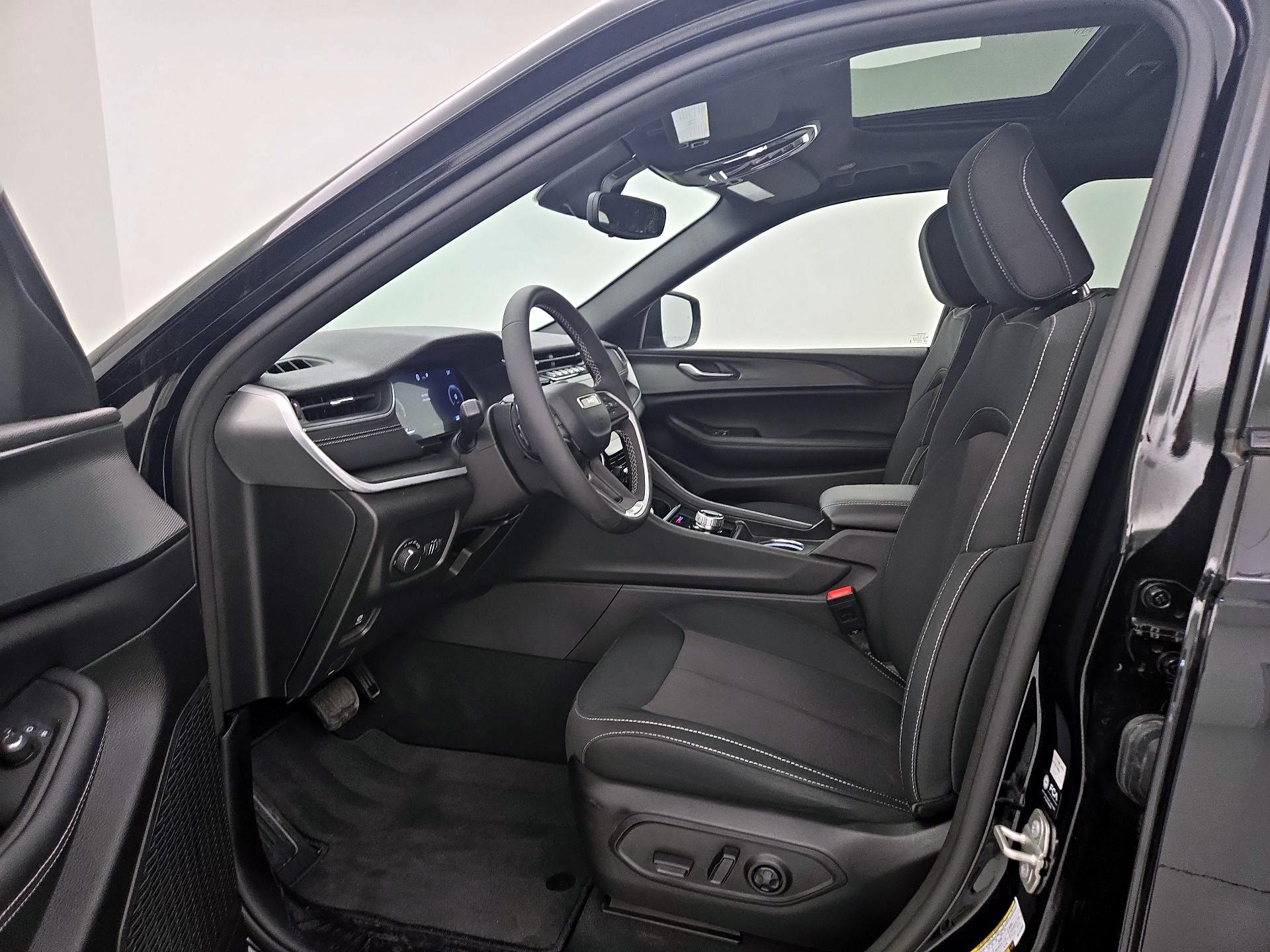 Thumbnail: 2024 Jeep Grand Cherokee - 11