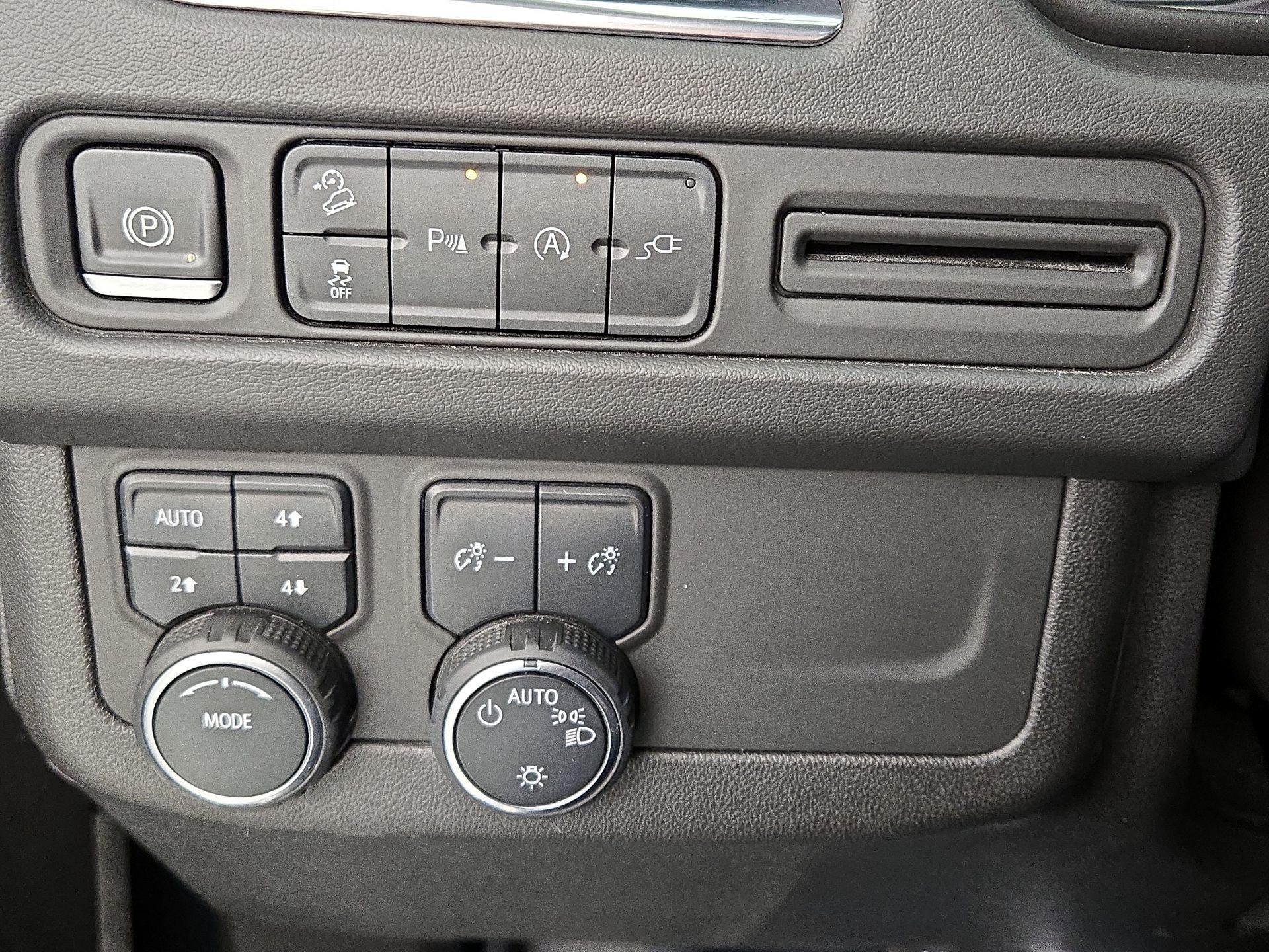 Thumbnail: 2021 Chevrolet Suburban - 13