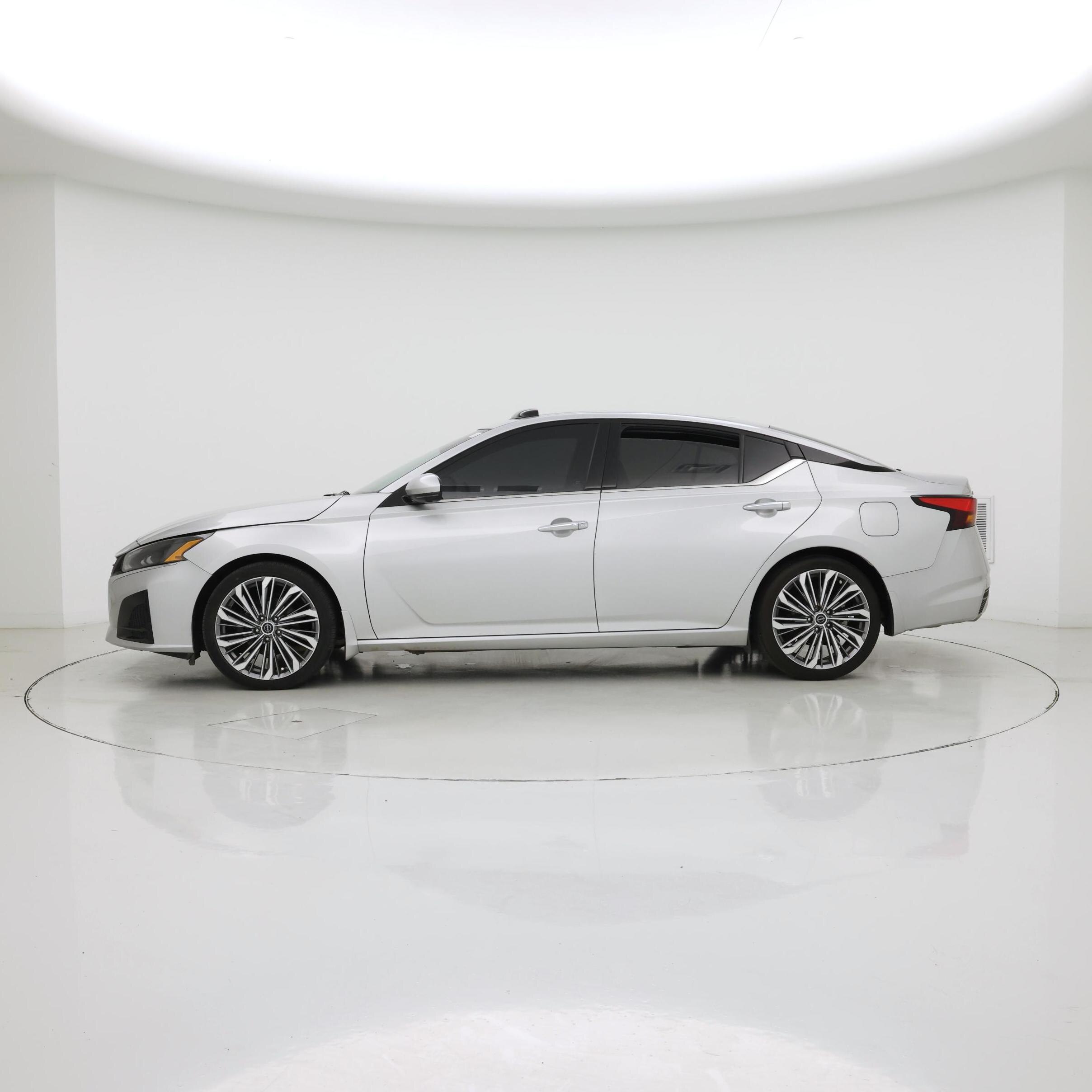 Thumbnail: 2023 Nissan Altima - 3