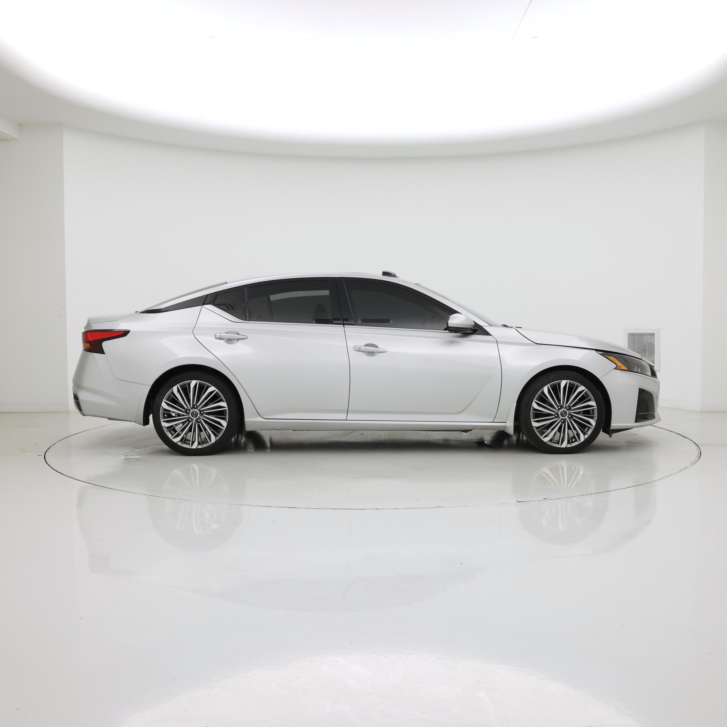 Thumbnail: 2023 Nissan Altima - 7