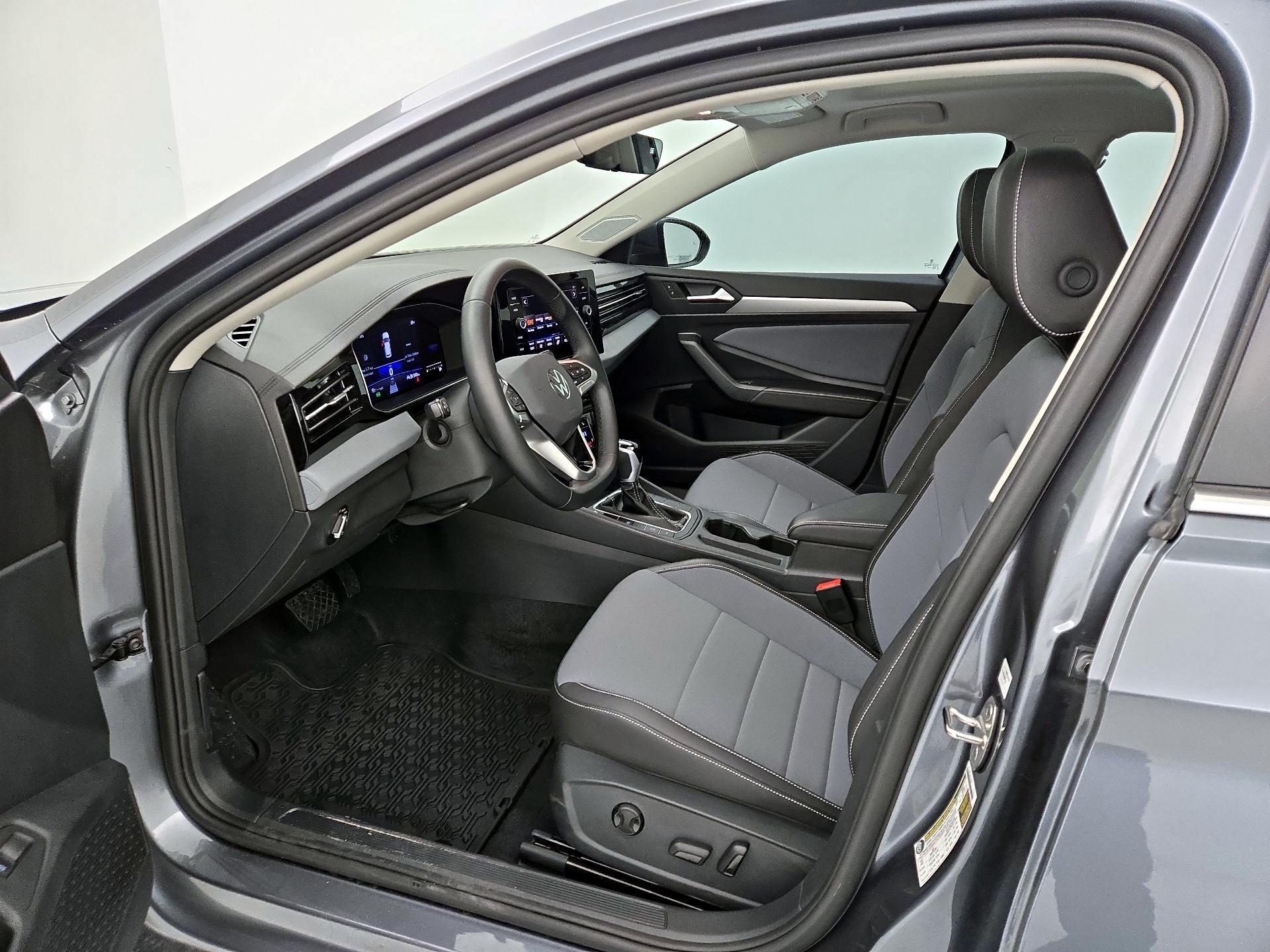 Thumbnail: 2025 Volkswagen Jetta - 11