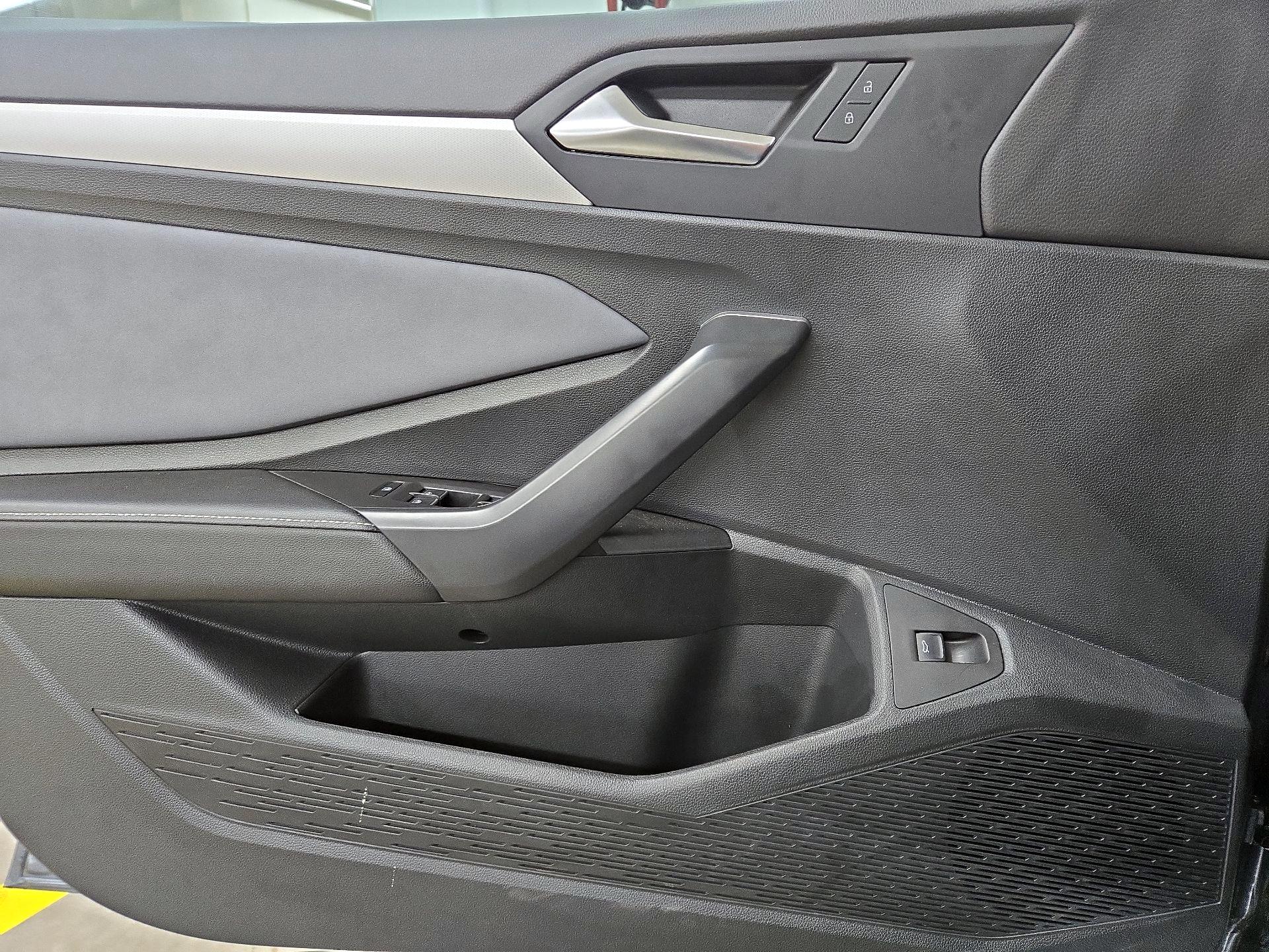 Thumbnail: 2025 Volkswagen Jetta - 12