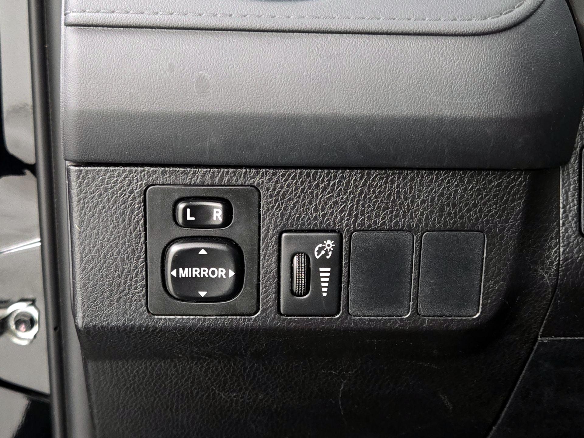 Thumbnail: 2016 Toyota RAV4 - 13