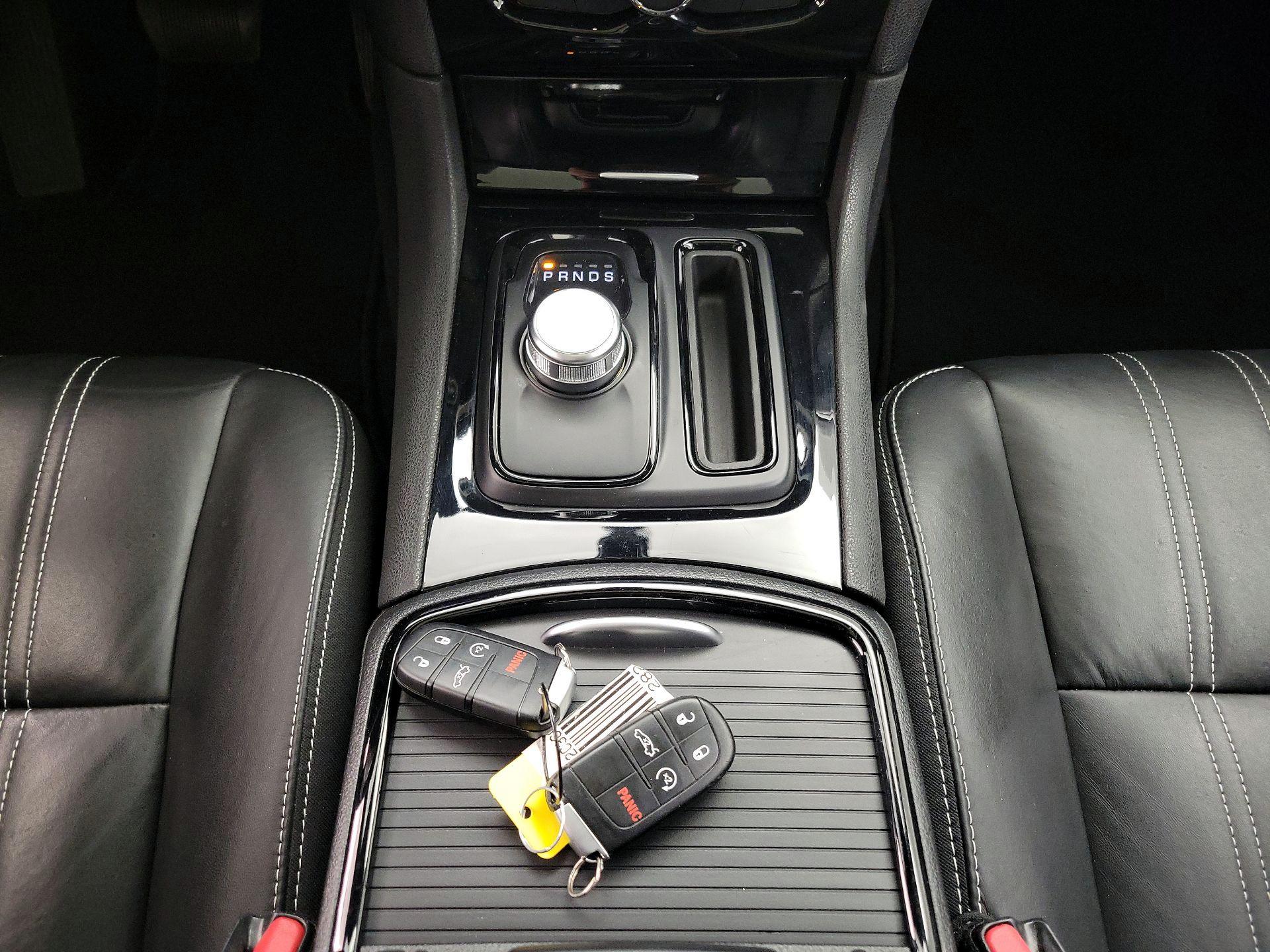 Thumbnail: 2023 Chrysler 300 - 18