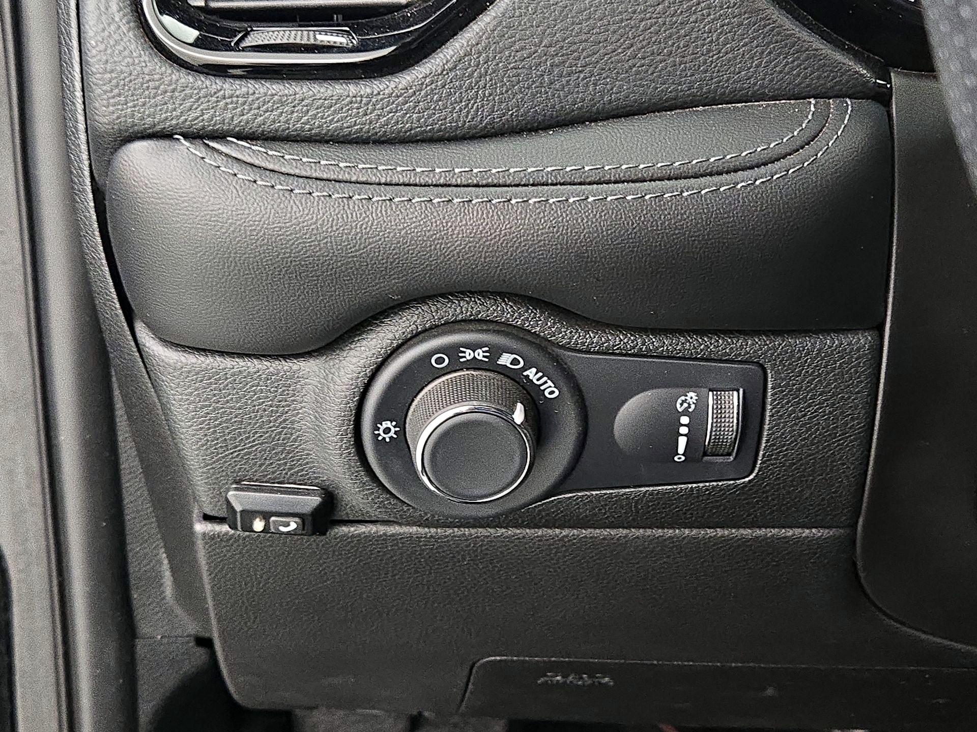 Thumbnail: 2023 Dodge Durango - 13