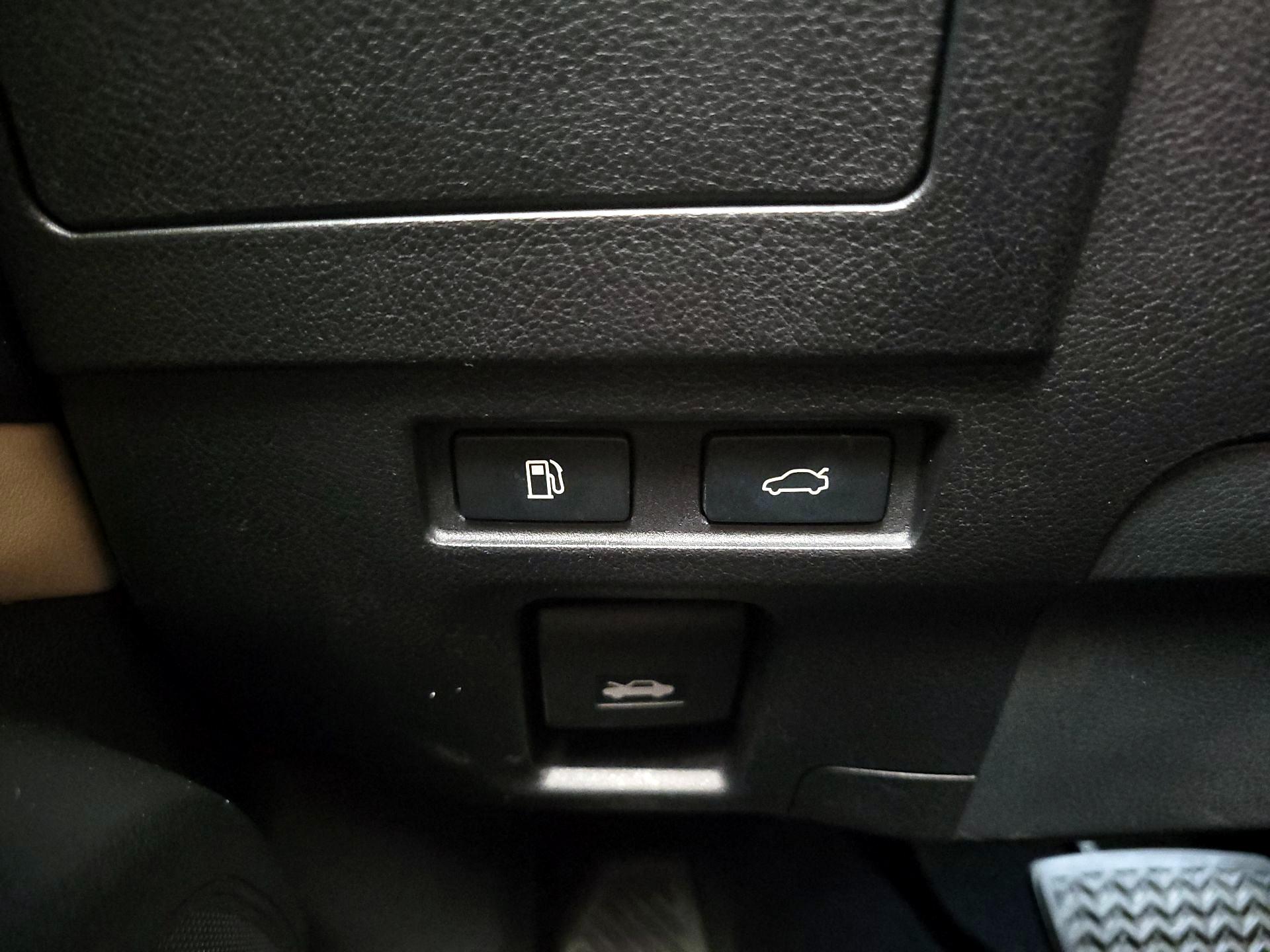 Thumbnail: 2021 Lexus ES - 13