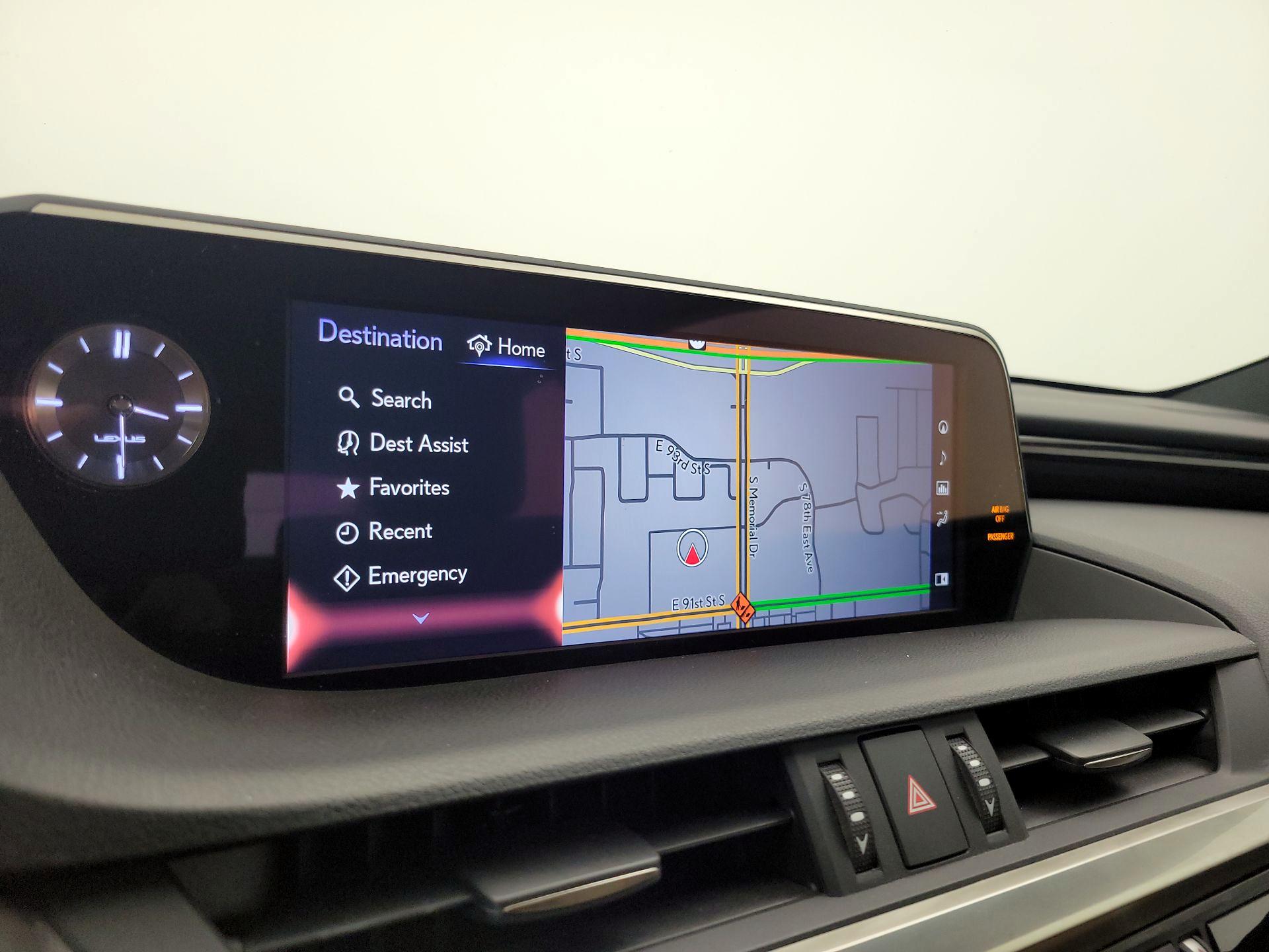 Thumbnail: 2021 Lexus ES - 14