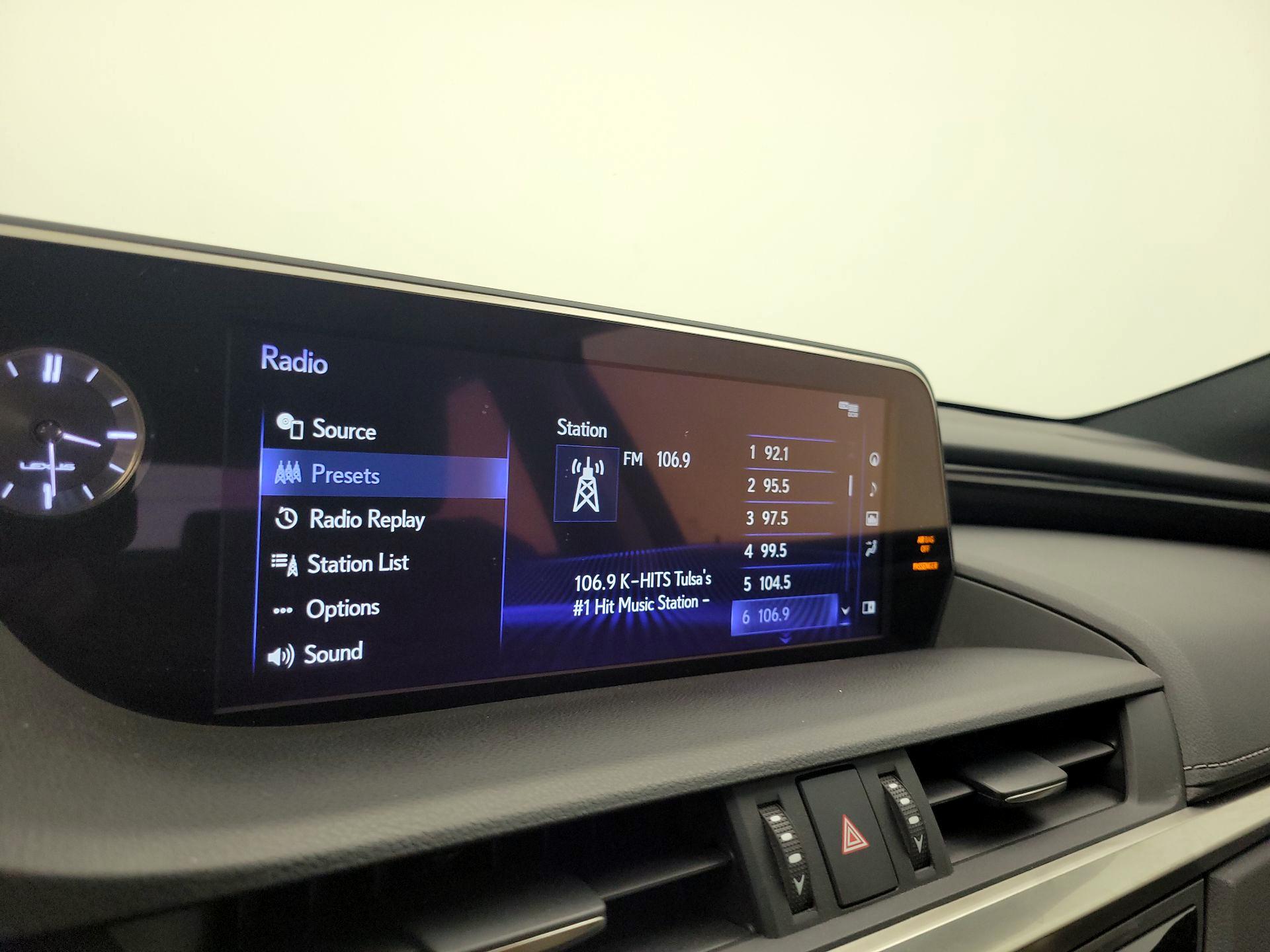 Thumbnail: 2021 Lexus ES - 16