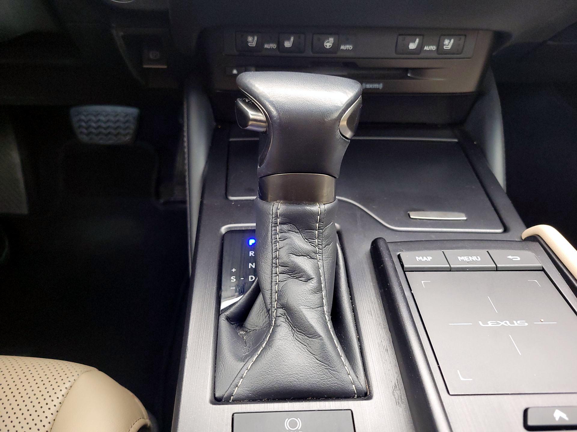 Thumbnail: 2021 Lexus ES - 18