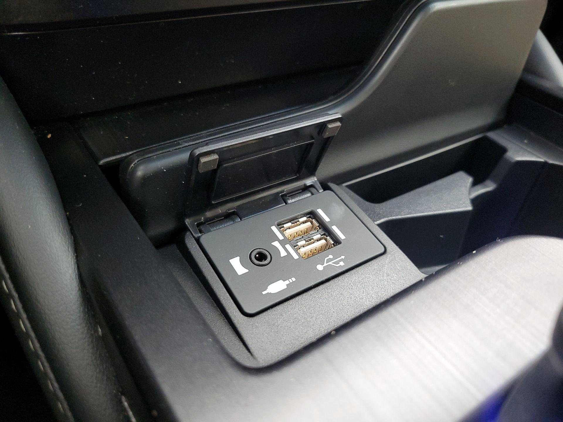 Thumbnail: 2021 Lexus ES - 19