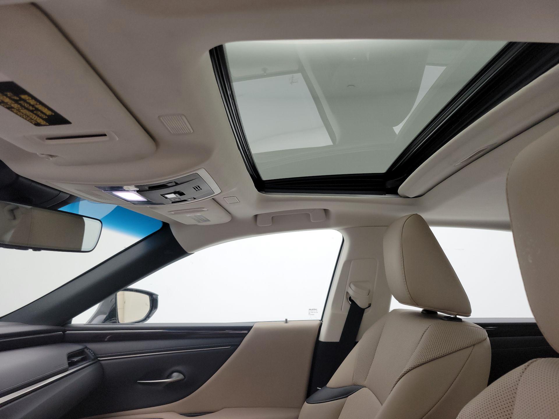 Thumbnail: 2021 Lexus ES - 20