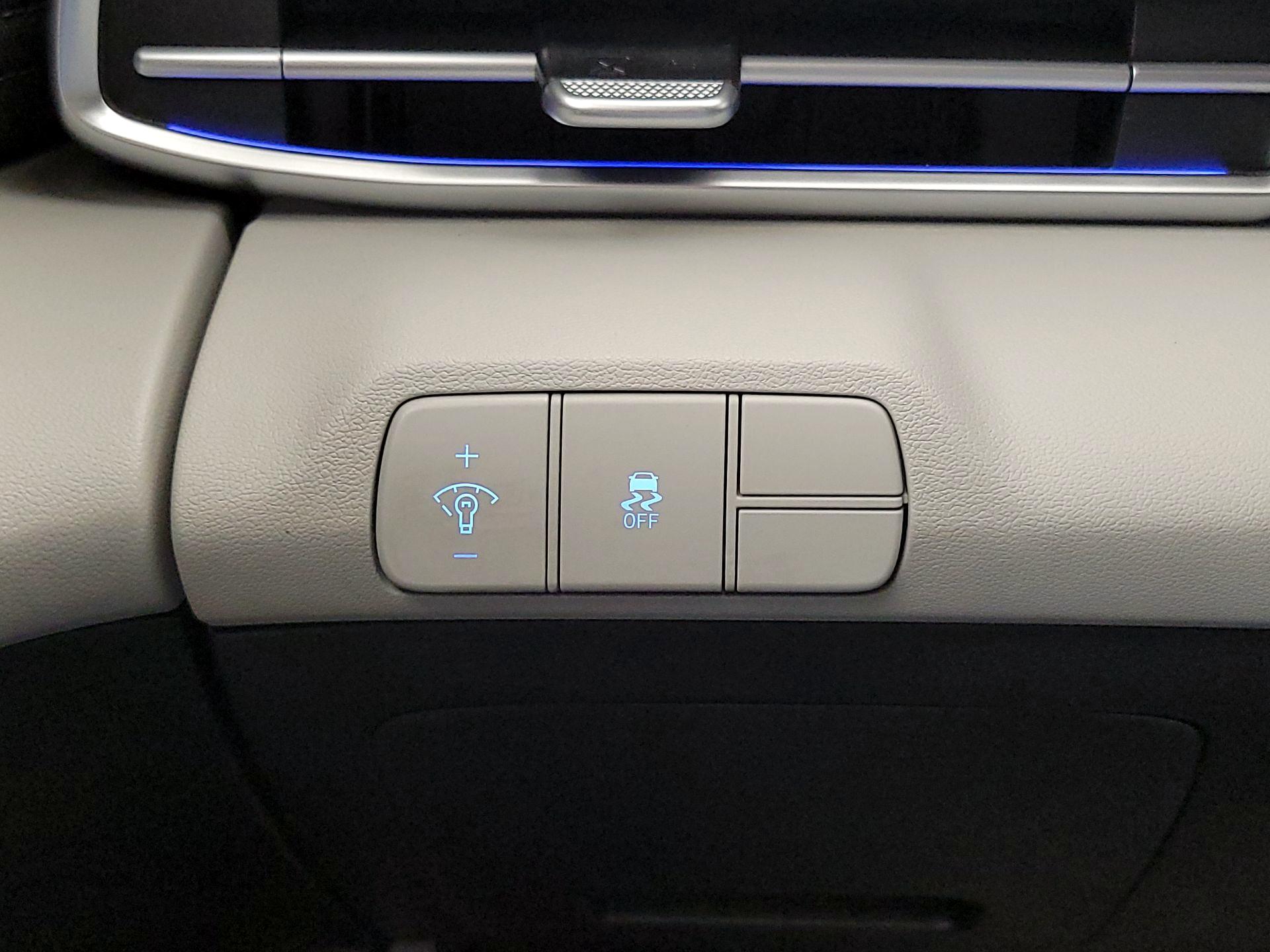 Thumbnail: 2025 Hyundai Elantra - 13