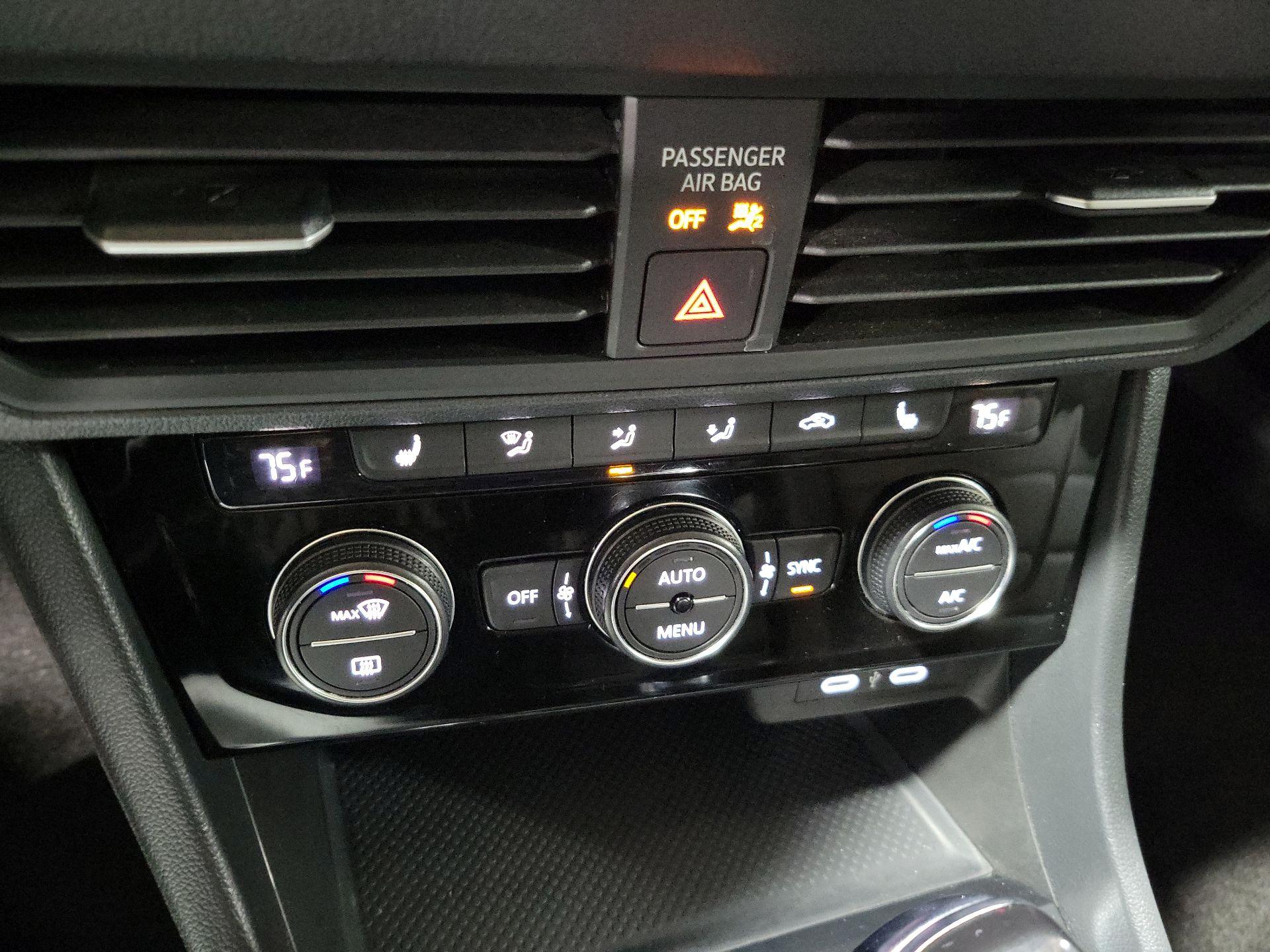 Thumbnail: 2024 Volkswagen Jetta - 16