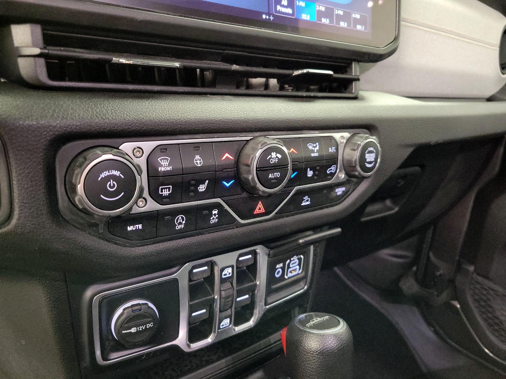 Thumbnail: 2024 Jeep Gladiator - 16