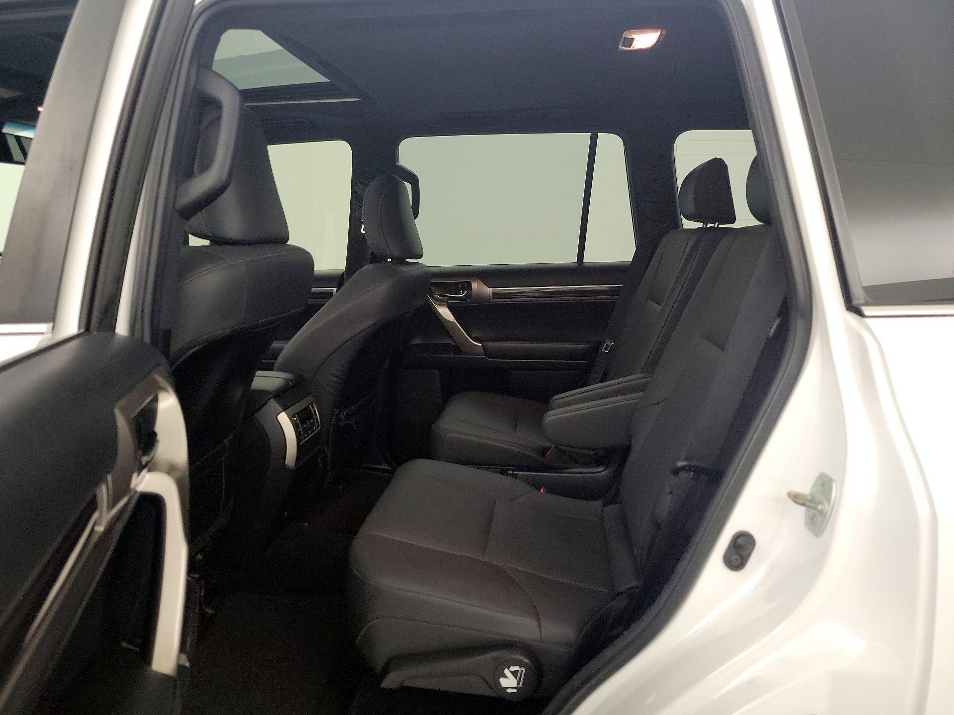 Thumbnail: 2020 Lexus GX - 19