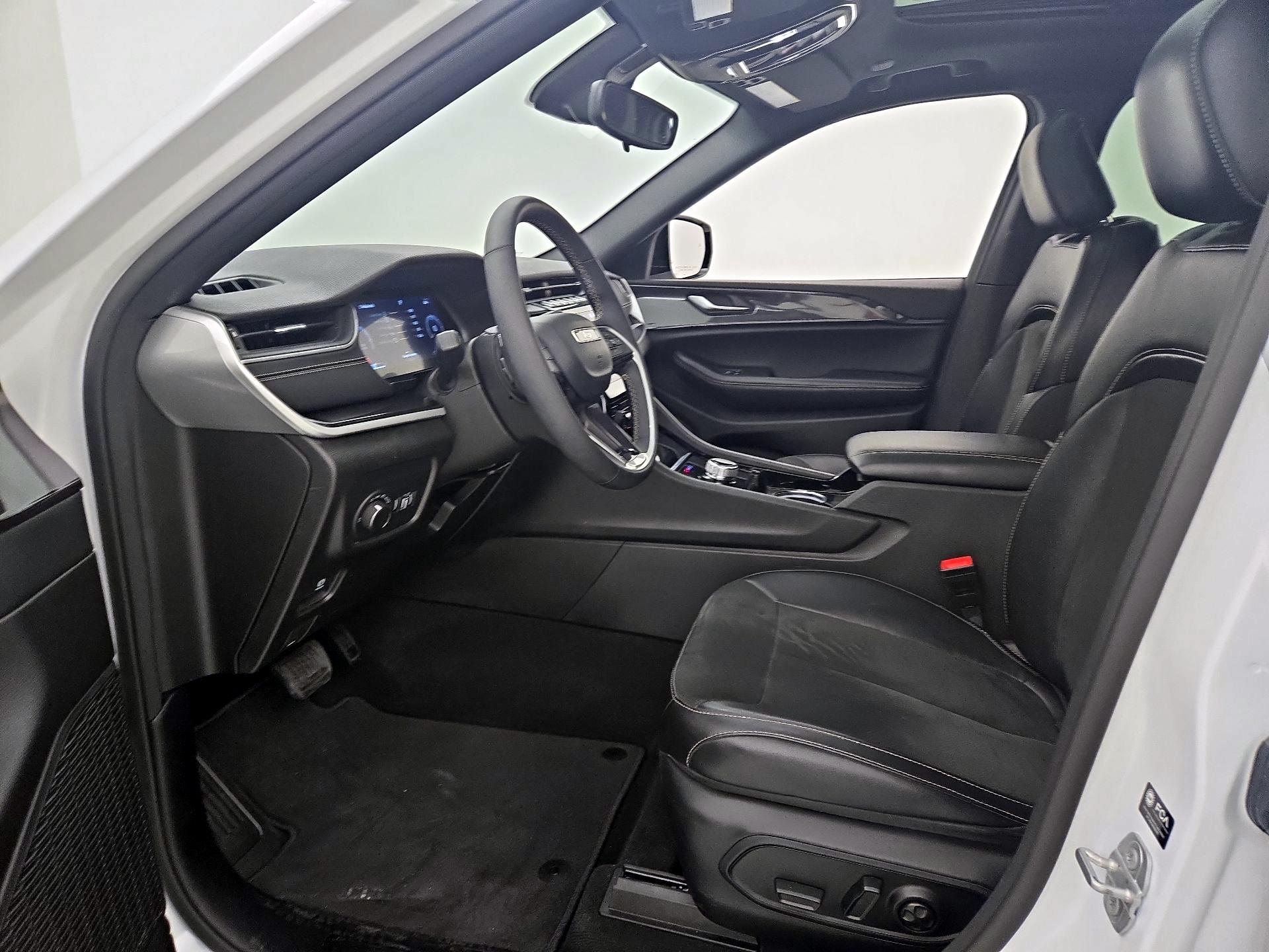 Thumbnail: 2023 Jeep Grand Cherokee - 11