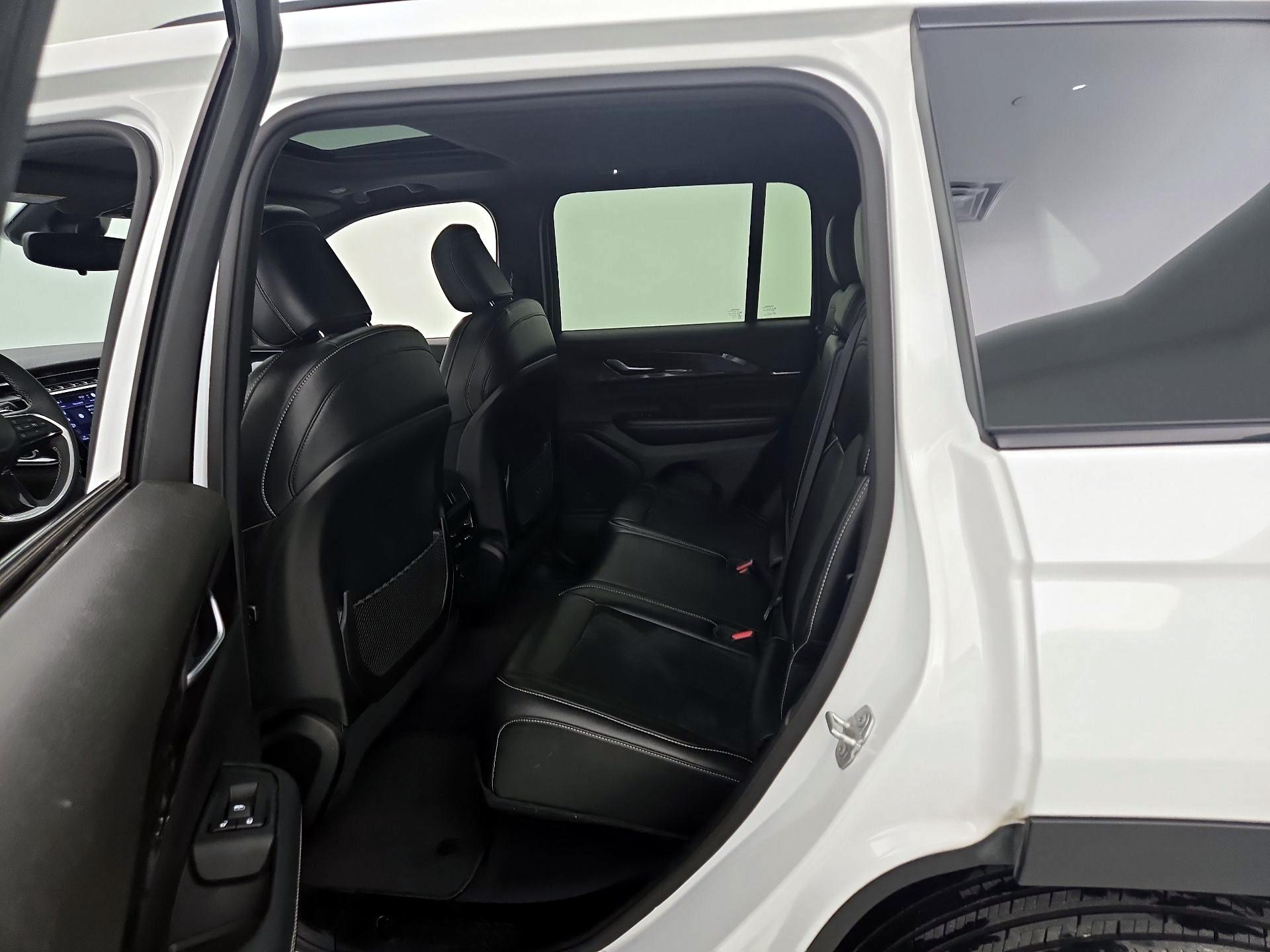 Thumbnail: 2023 Jeep Grand Cherokee - 20