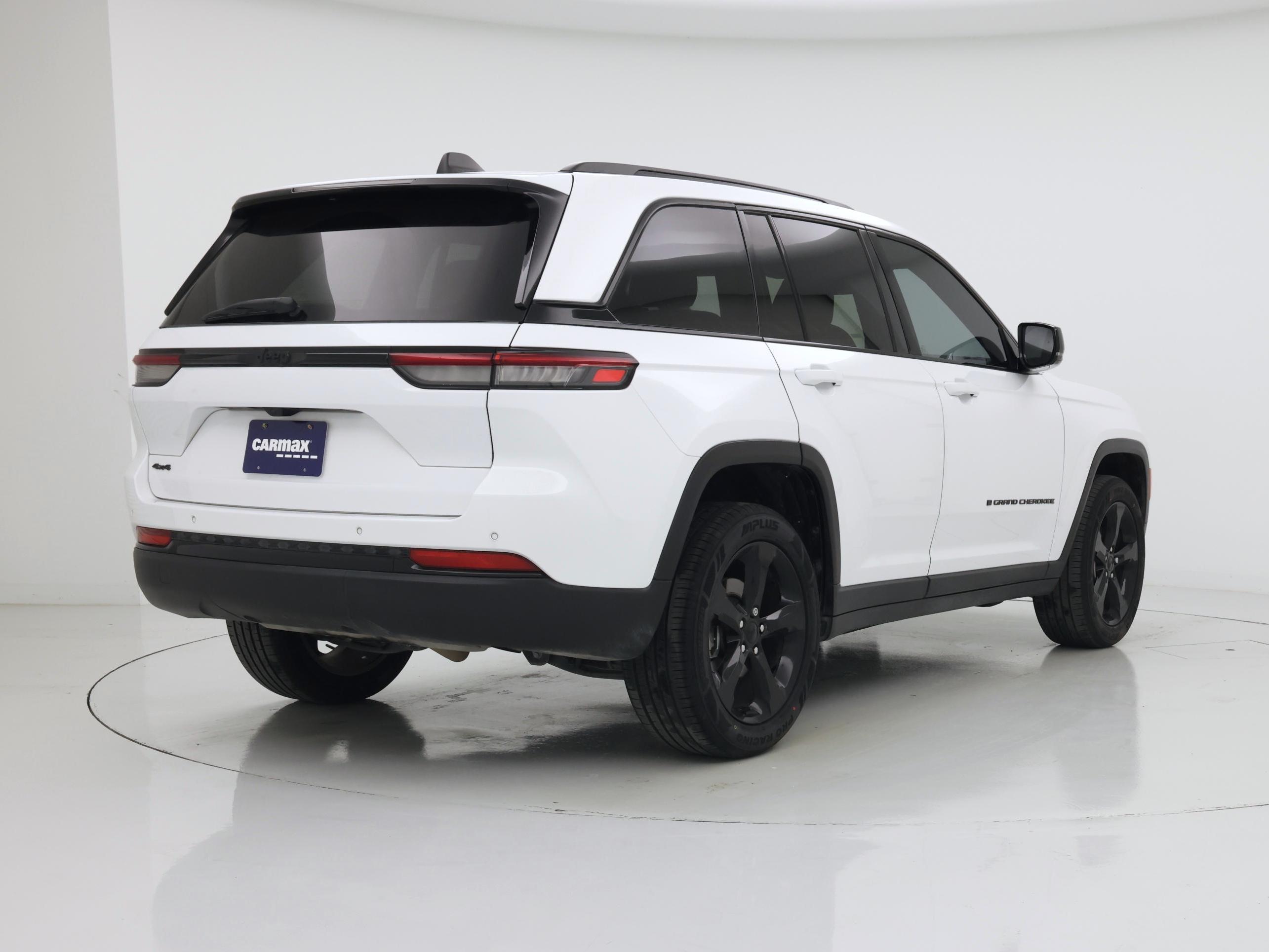 Thumbnail: 2023 Jeep Grand Cherokee - 8