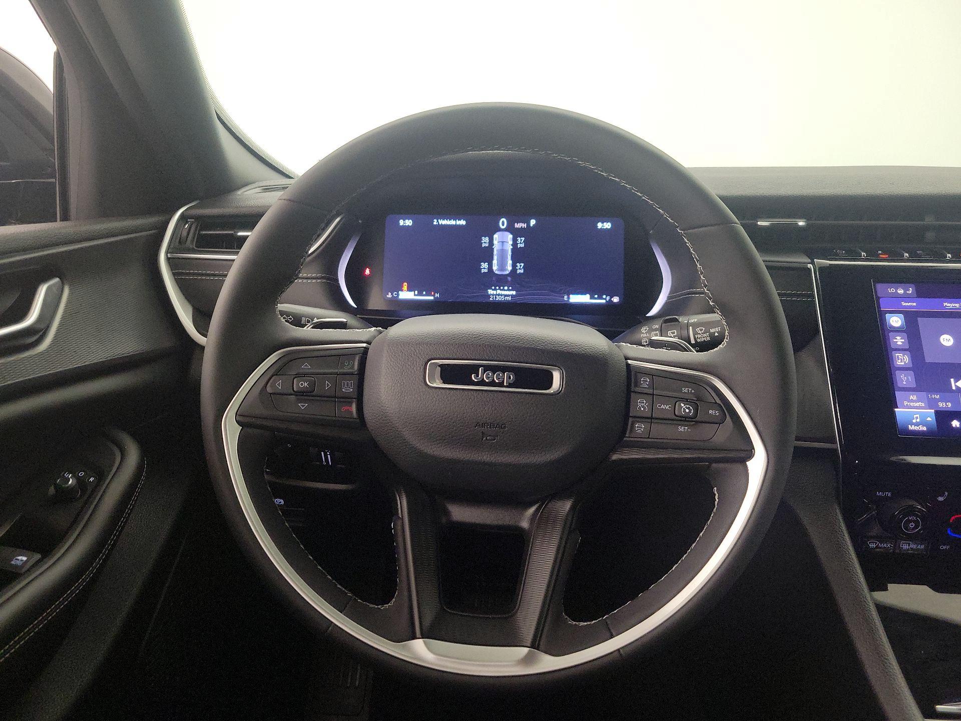 Thumbnail: 2023 Jeep Grand Cherokee - 10