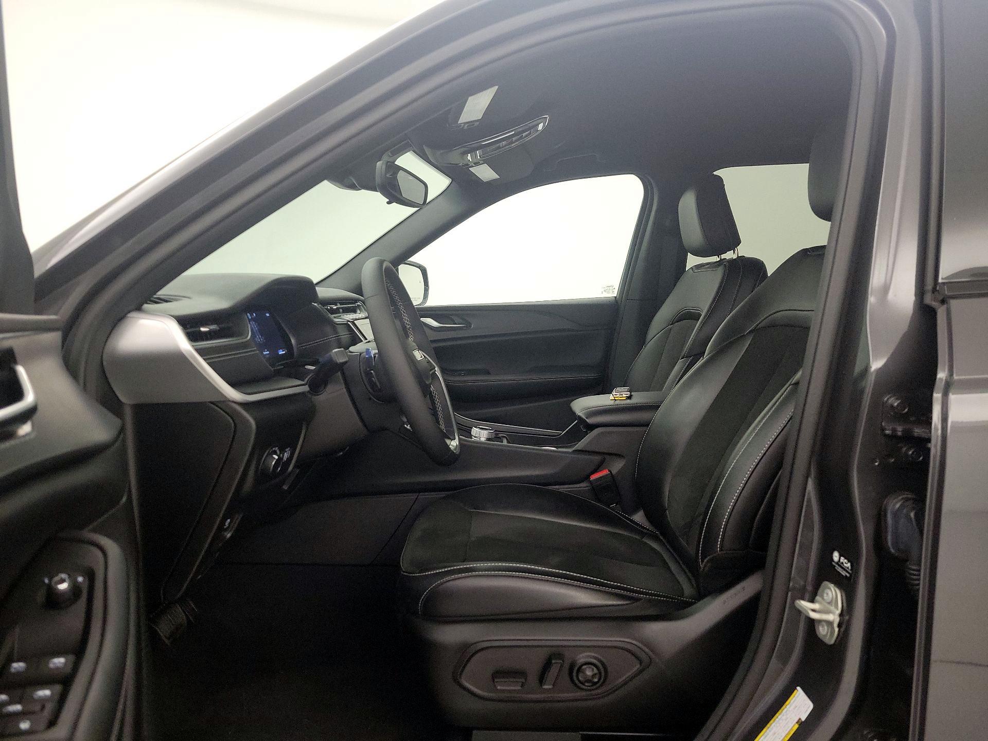 Thumbnail: 2023 Jeep Grand Cherokee - 11