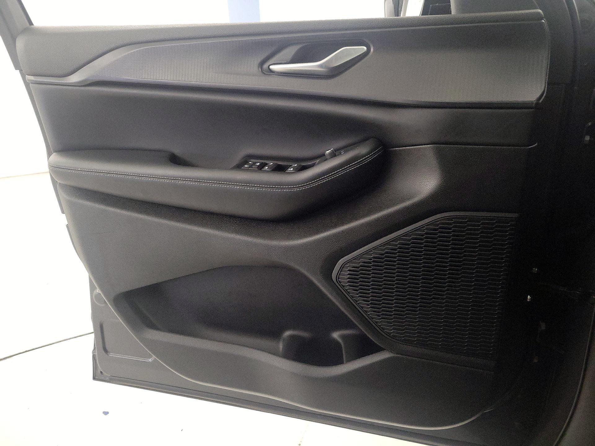 Thumbnail: 2023 Jeep Grand Cherokee - 12