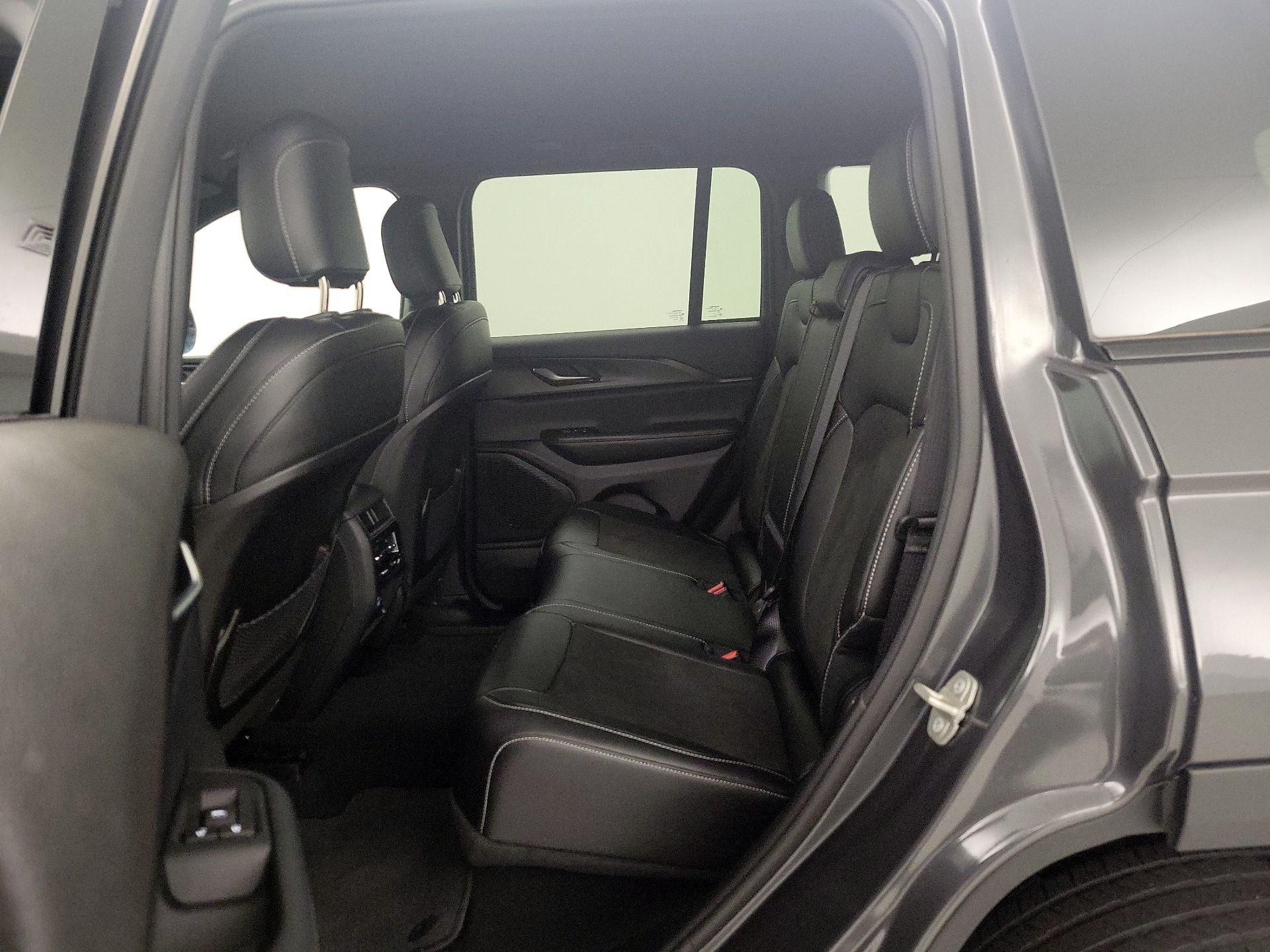 Thumbnail: 2023 Jeep Grand Cherokee - 18