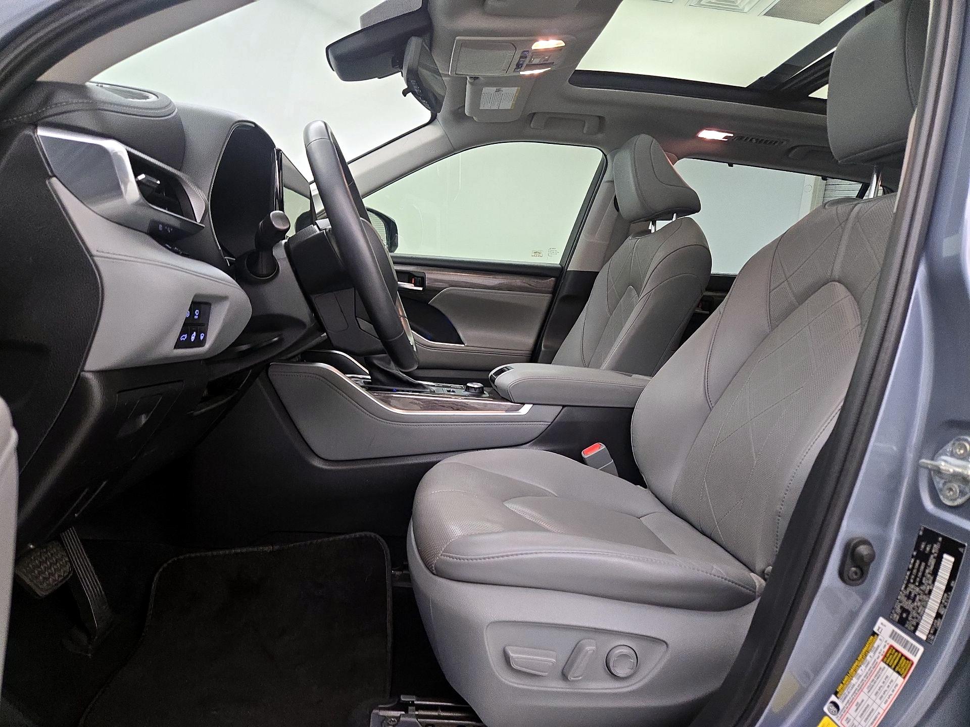 Thumbnail: 2020 Toyota Highlander - 11